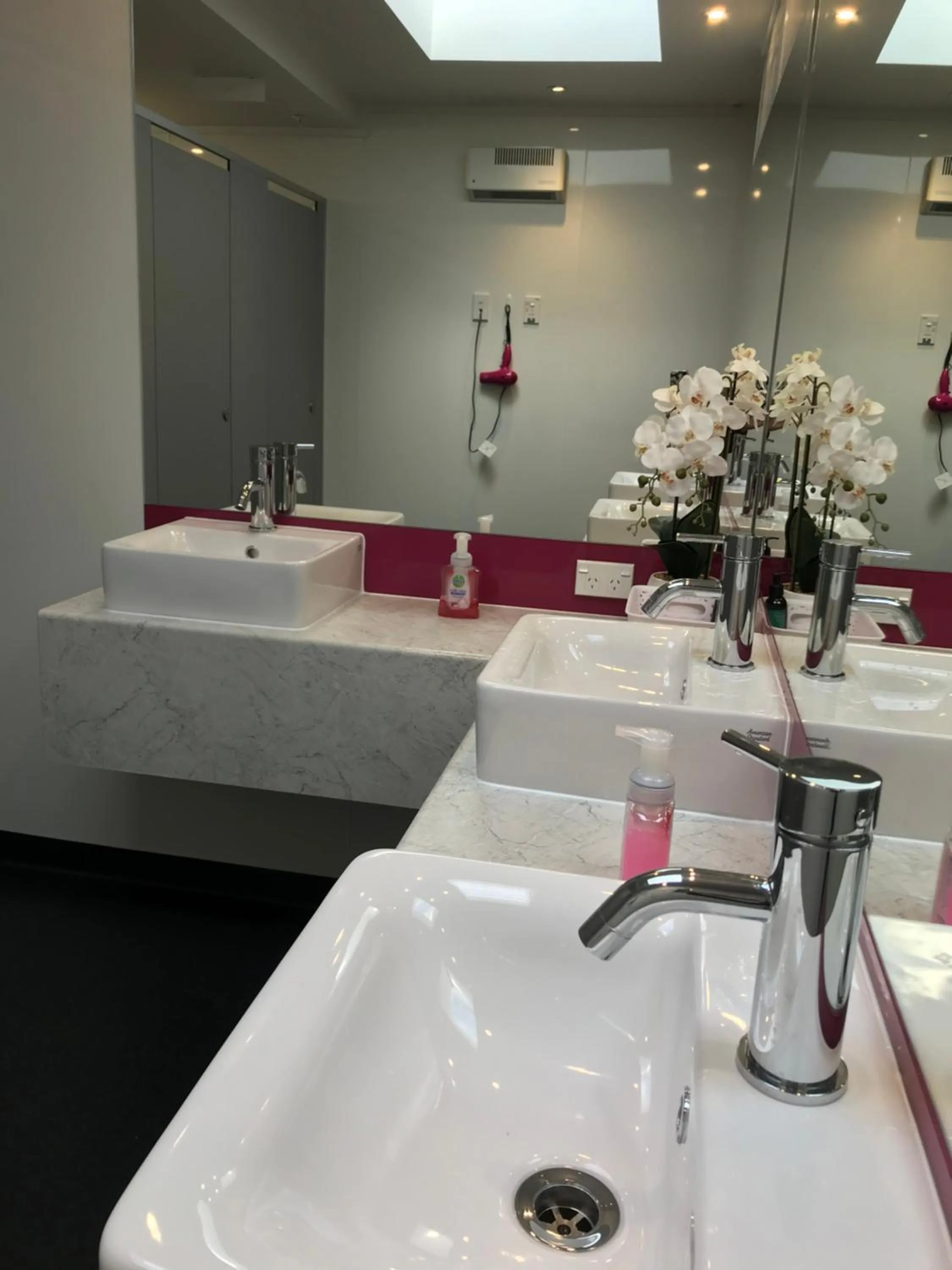 Toilet in YHA Nelson