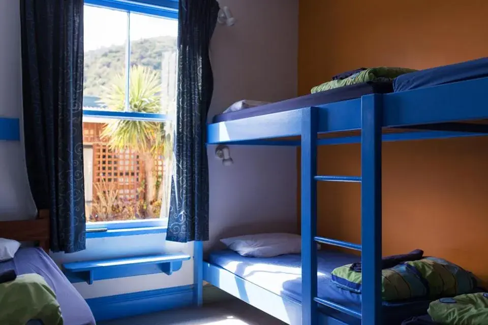 bunk bed, Bed in Sequoia Lodge Backpackers bunk bed, Bed in Sequoia Lodge Backpackers