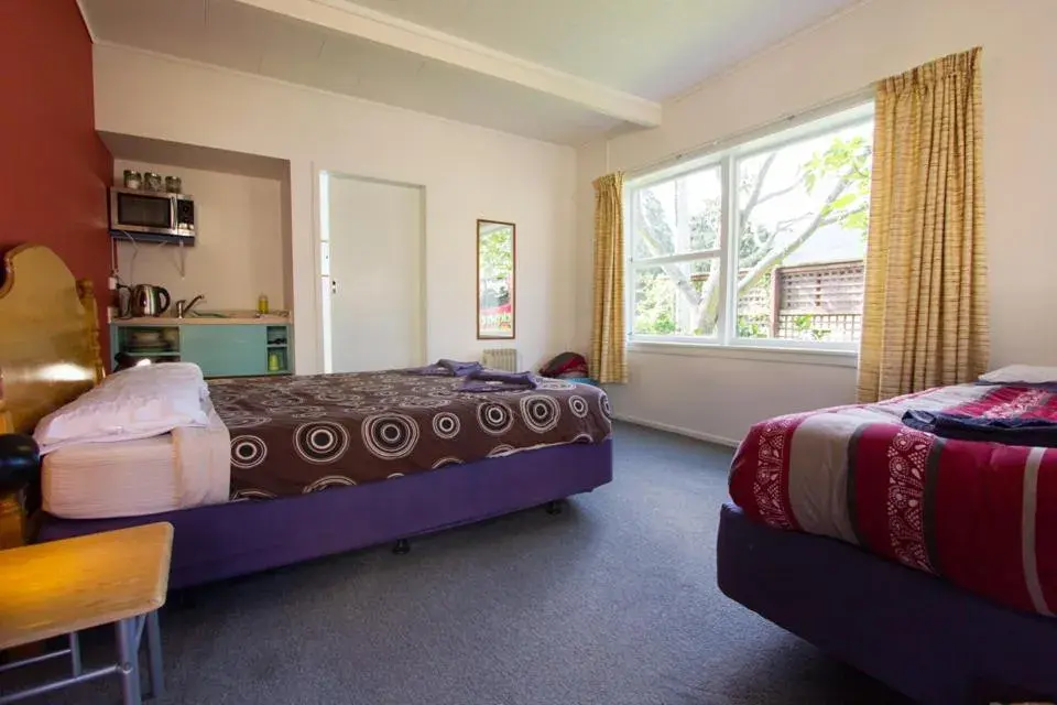 Bed in Sequoia Lodge Backpackers Bed in Sequoia Lodge Backpackers