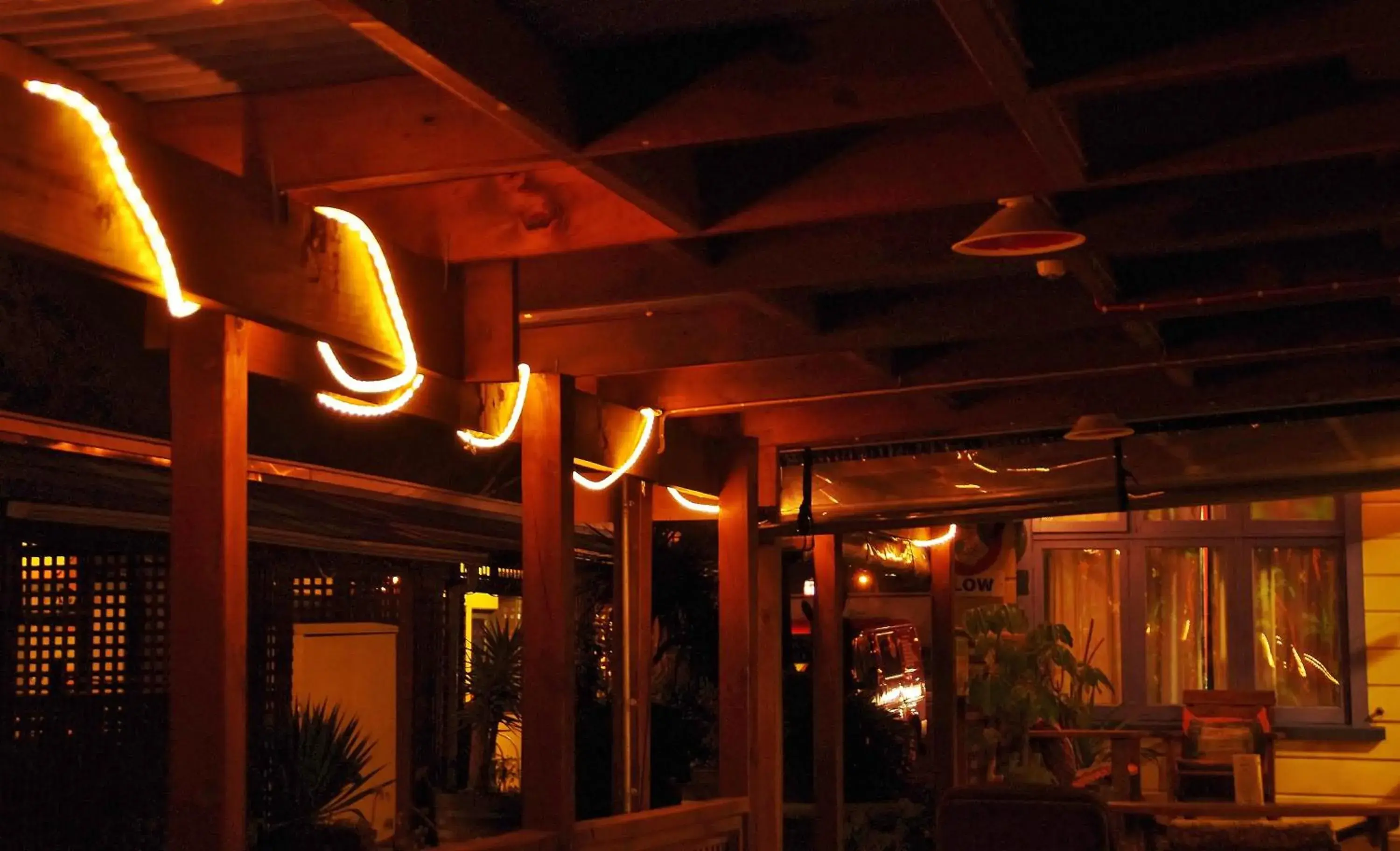 Lounge or bar in Sequoia Lodge Backpackers Lounge or bar in Sequoia Lodge Backpackers