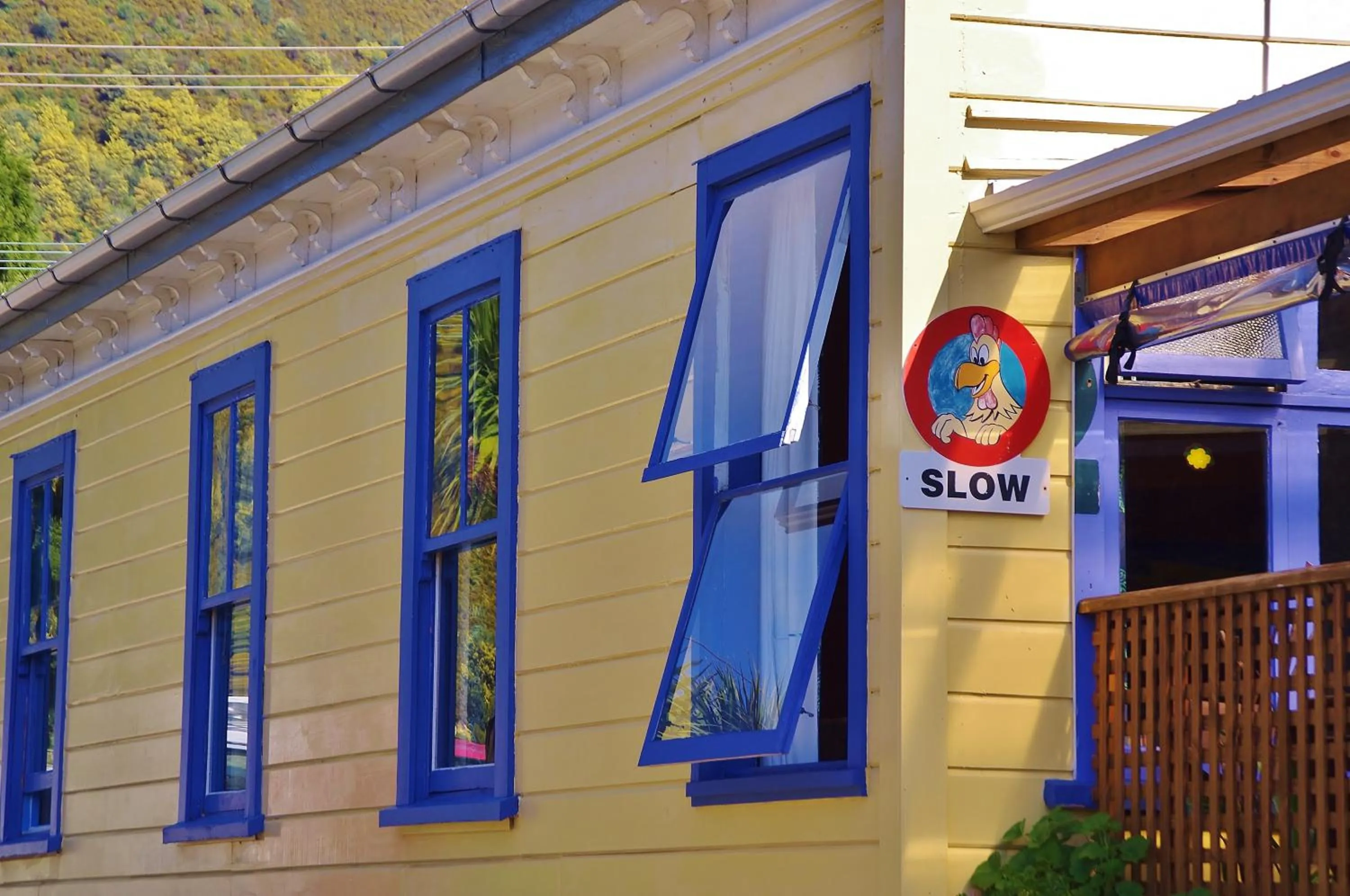 Facade/entrance in Sequoia Lodge Backpackers