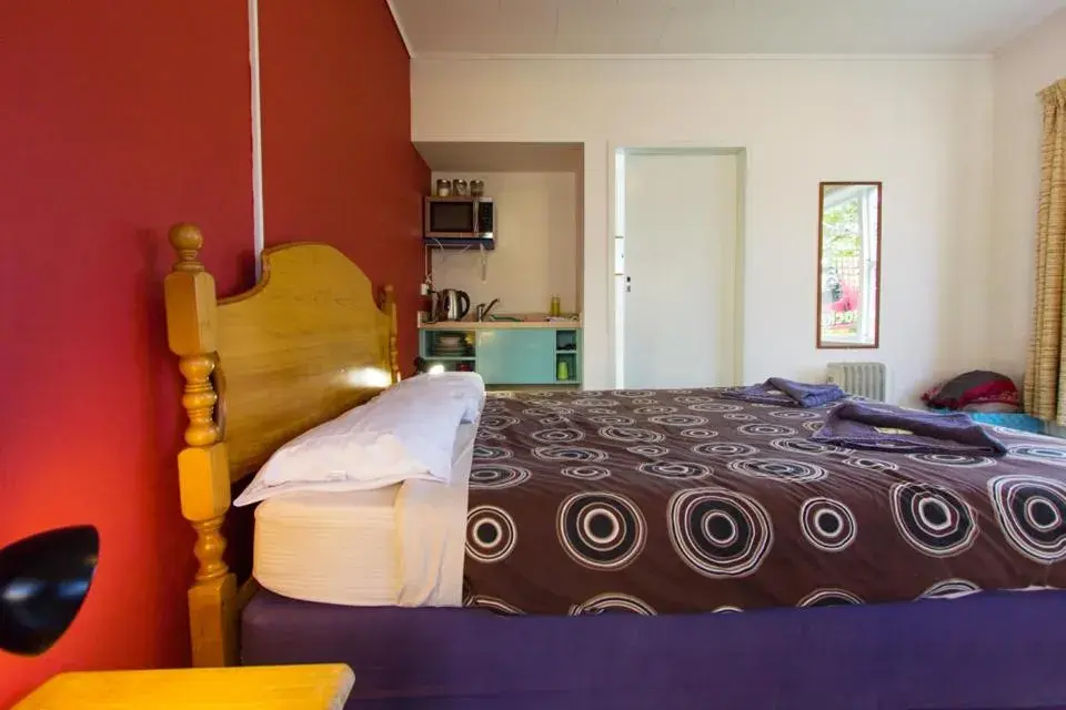 Bed in Sequoia Lodge Backpackers Bed in Sequoia Lodge Backpackers