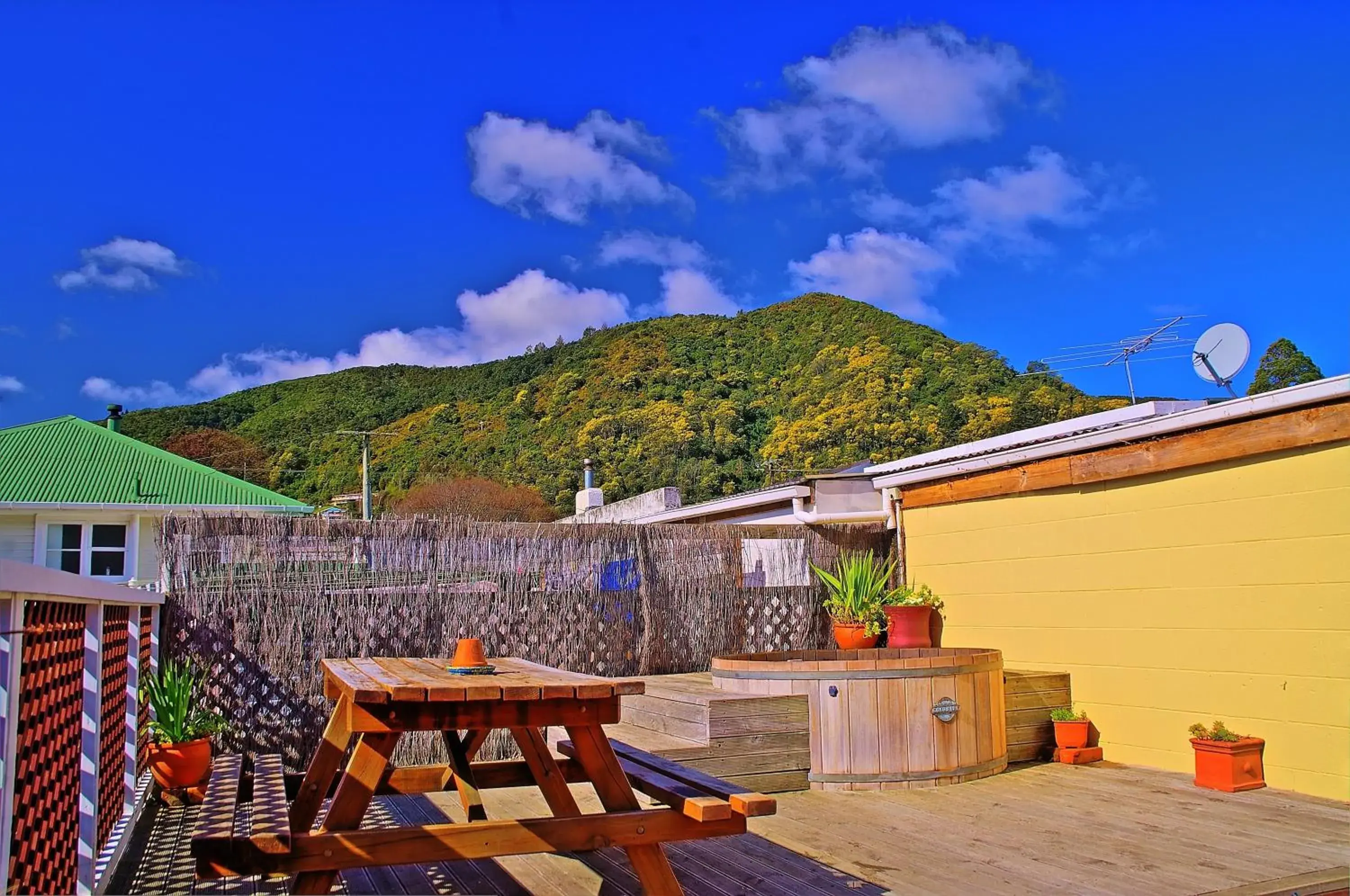 Facade/entrance in Sequoia Lodge Backpackers Facade/entrance in Sequoia Lodge Backpackers
