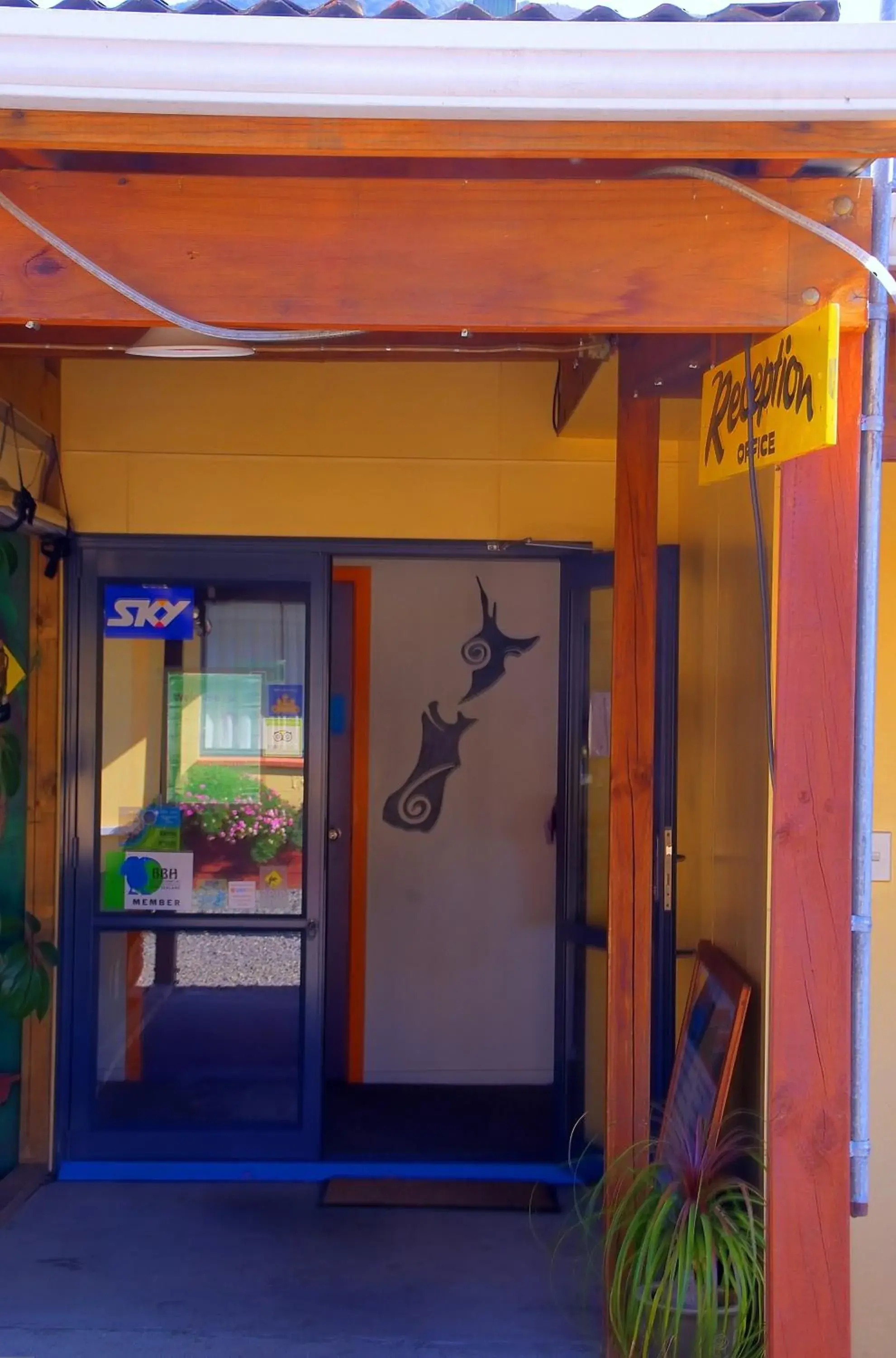 Lobby or reception in Sequoia Lodge Backpackers Lobby or reception in Sequoia Lodge Backpackers