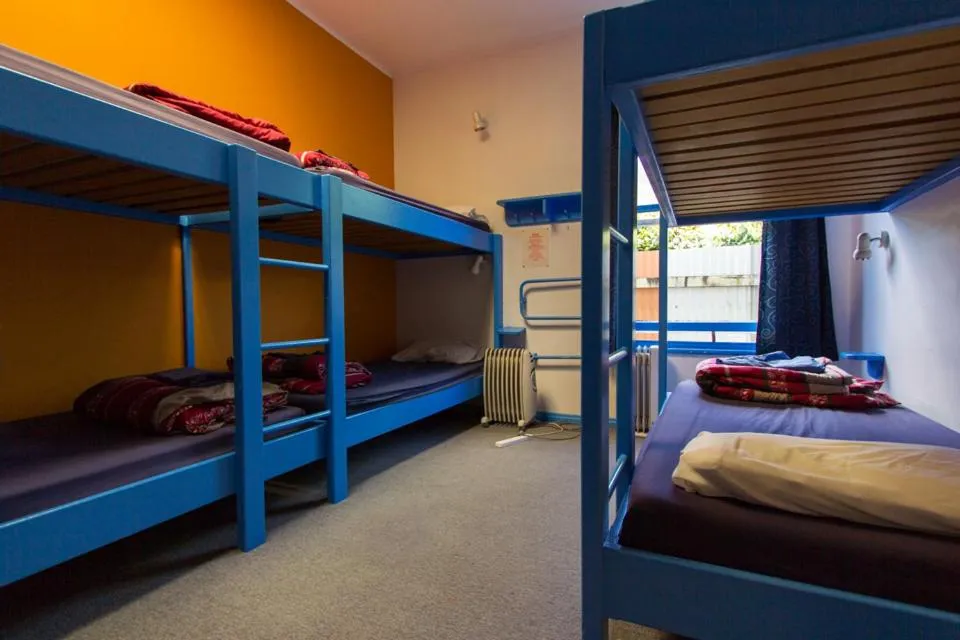 Bedroom, Bed in Sequoia Lodge Backpackers