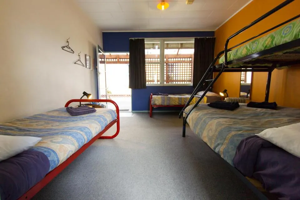 Bedroom, Bed in Sequoia Lodge Backpackers
