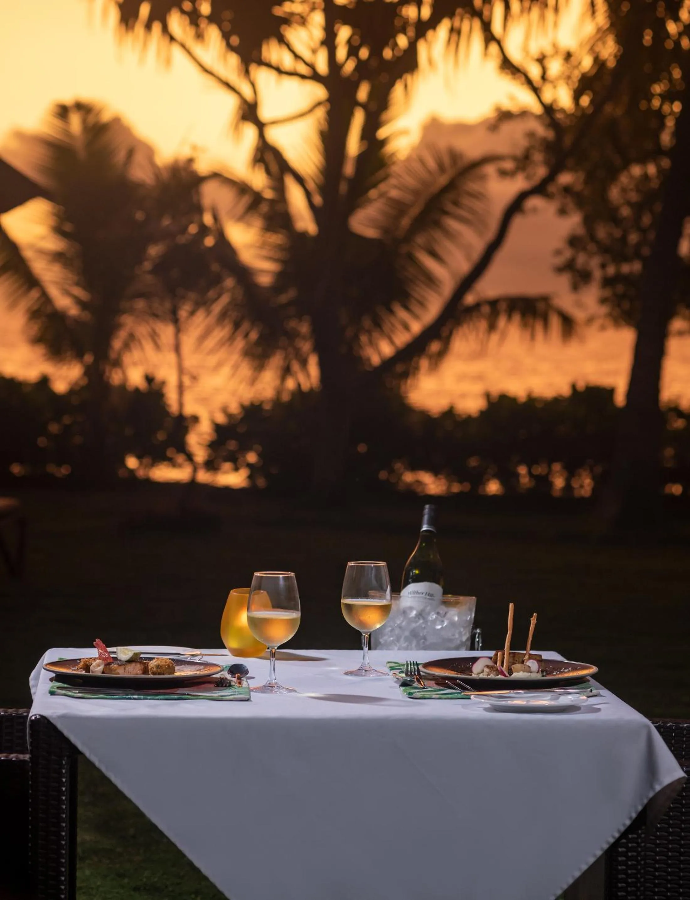 Restaurant/places to eat in Lomani Island Resort & Spa