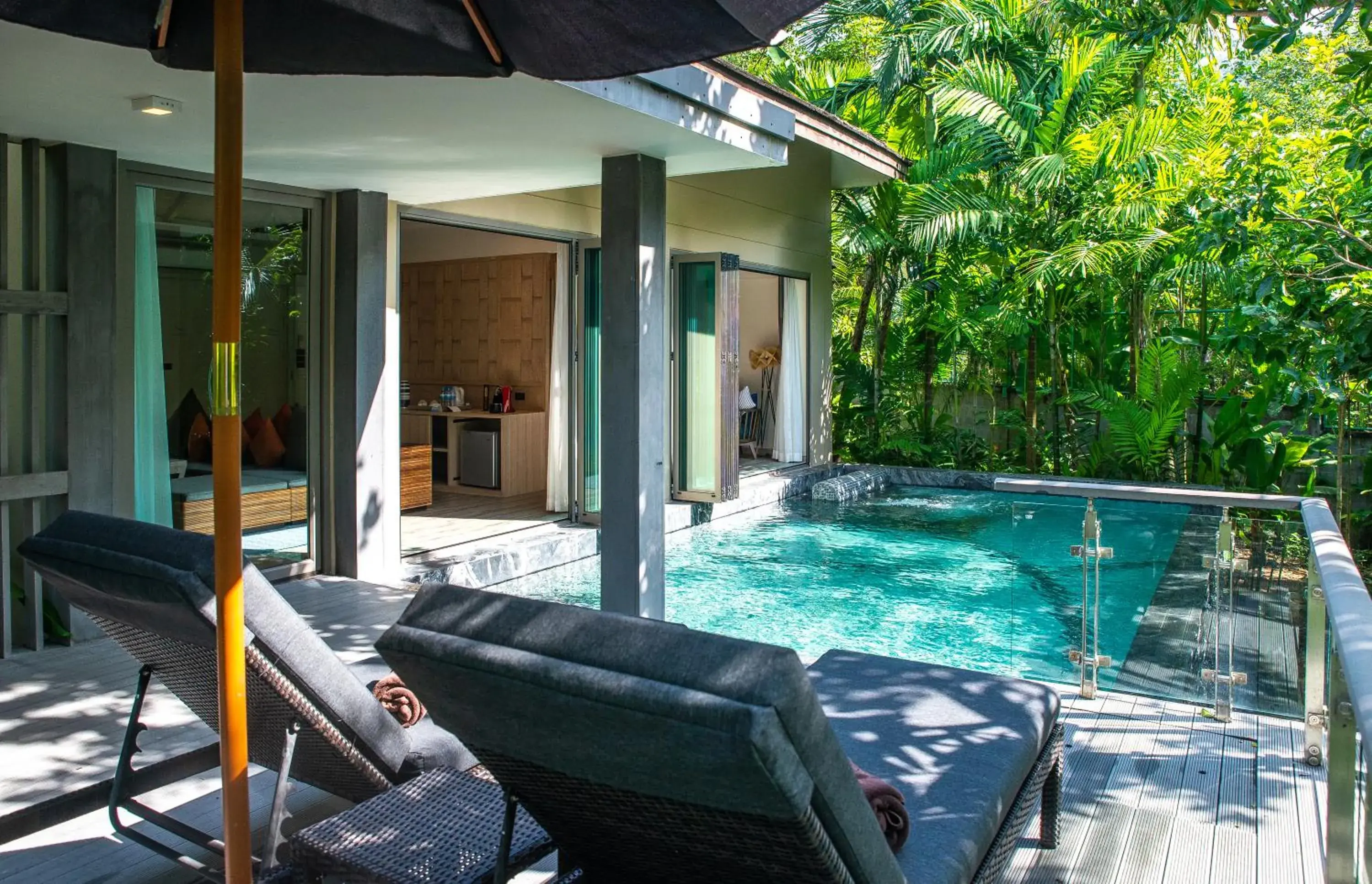 Swimming pool in Mandarava Resort and Spa, Karon Beach Swimming pool in Mandarava Resort and Spa, Karon Beach