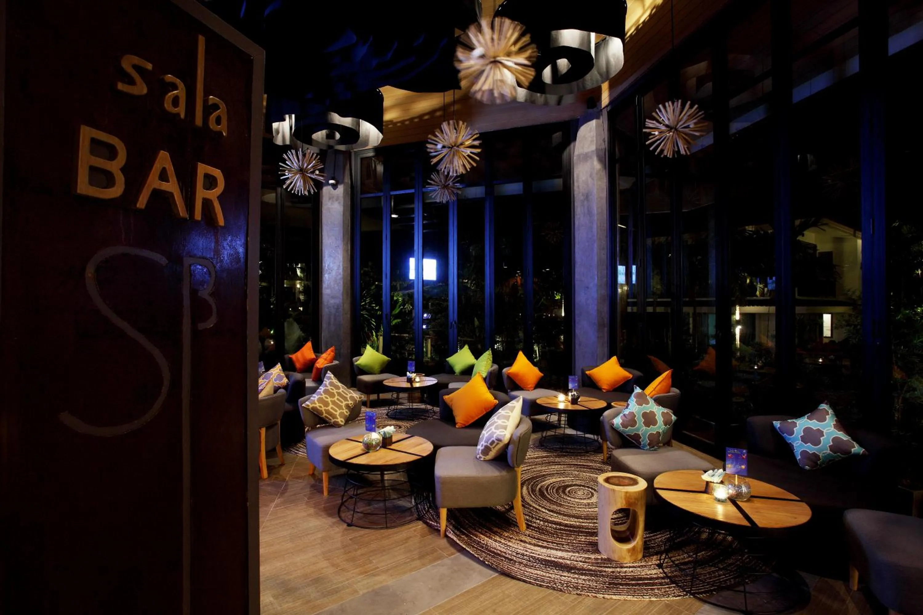 Lounge or bar in Mandarava Resort and Spa, Karon Beach