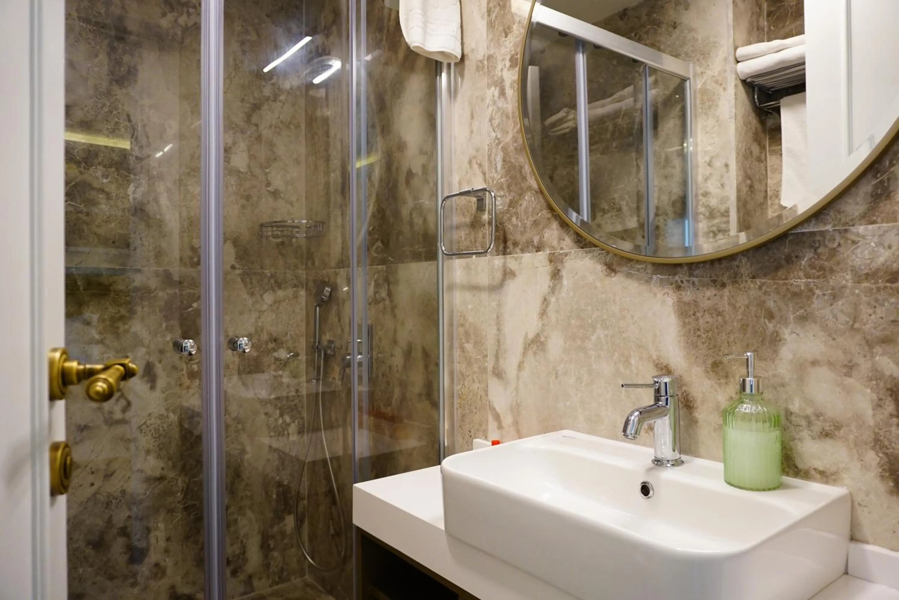 Shower in Kıvrakzade Otel