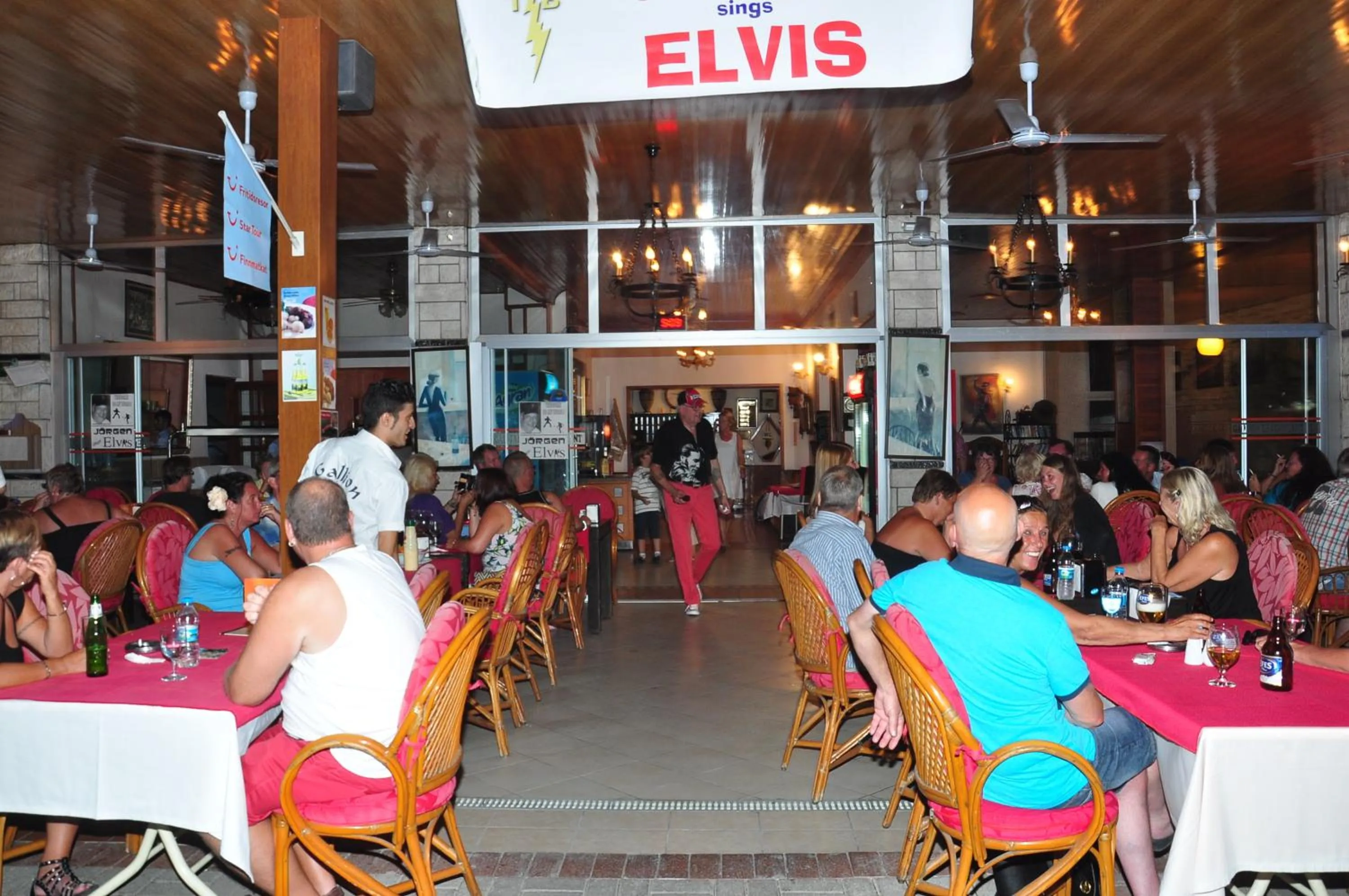 Restaurant/places to eat in Gallion Hotel