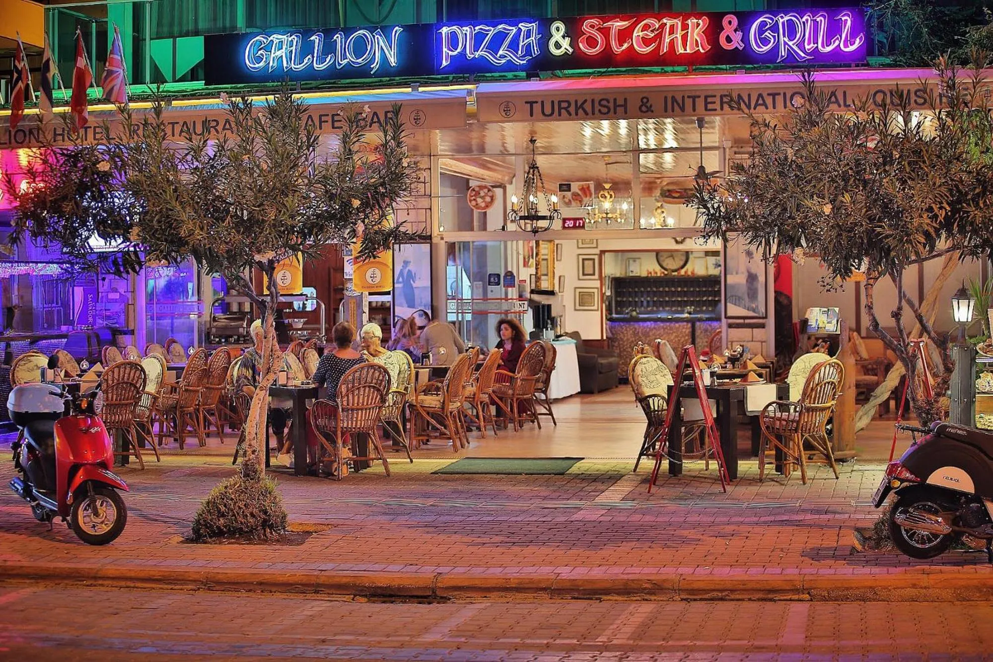 Restaurant/places to eat in Gallion Hotel