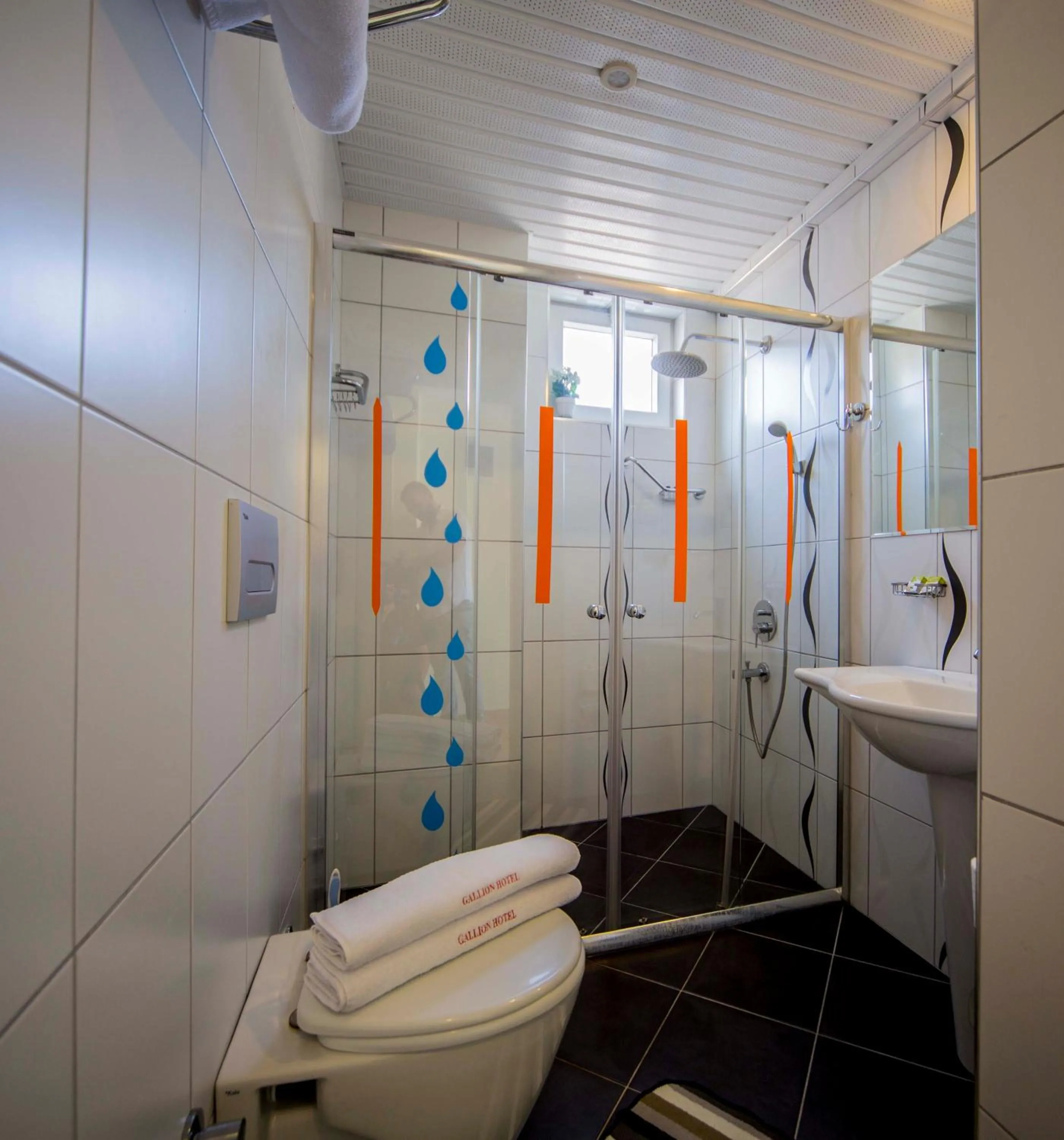 Shower in Gallion Hotel