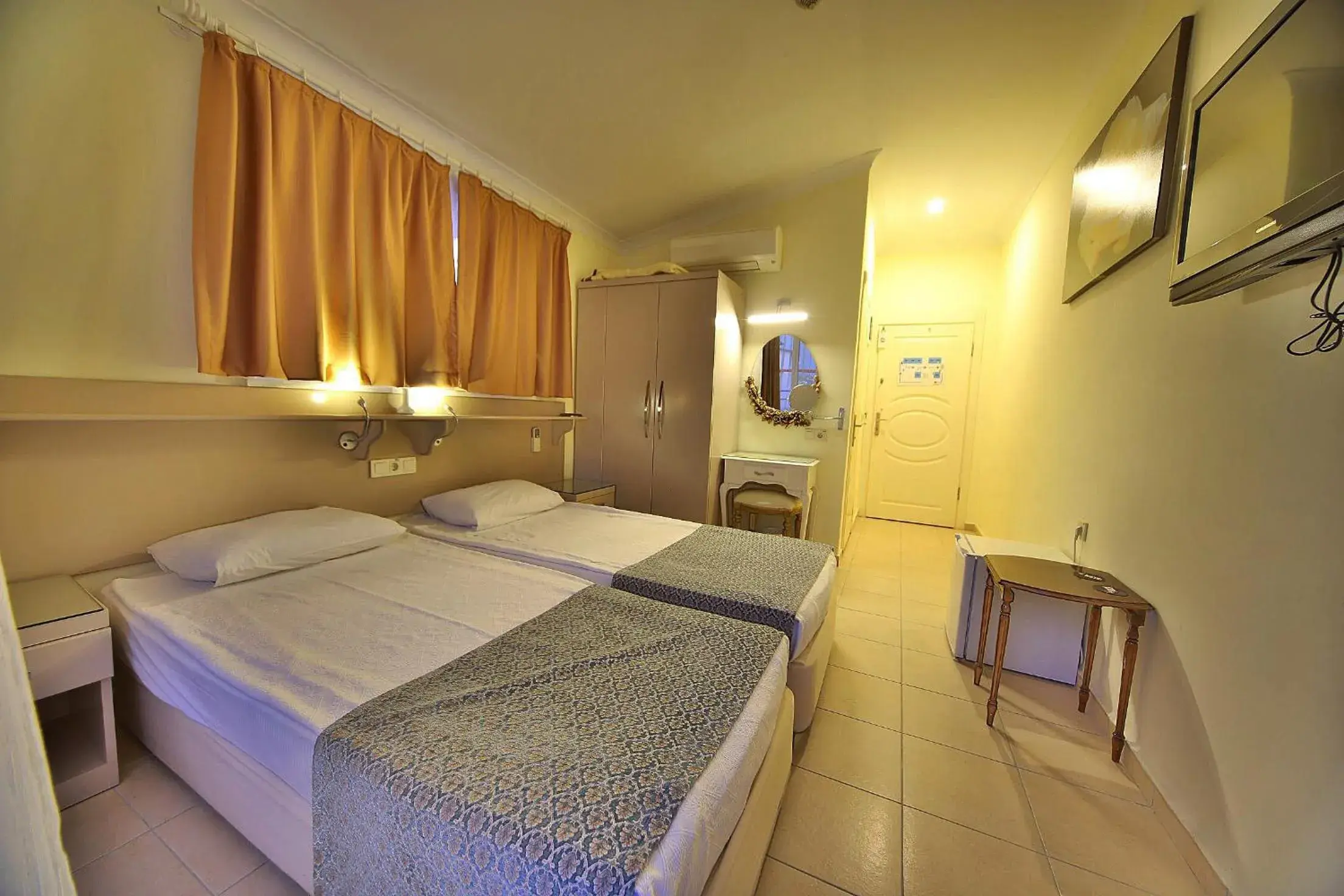 Photo of the whole room in Gallion Hotel Photo of the whole room in Gallion Hotel