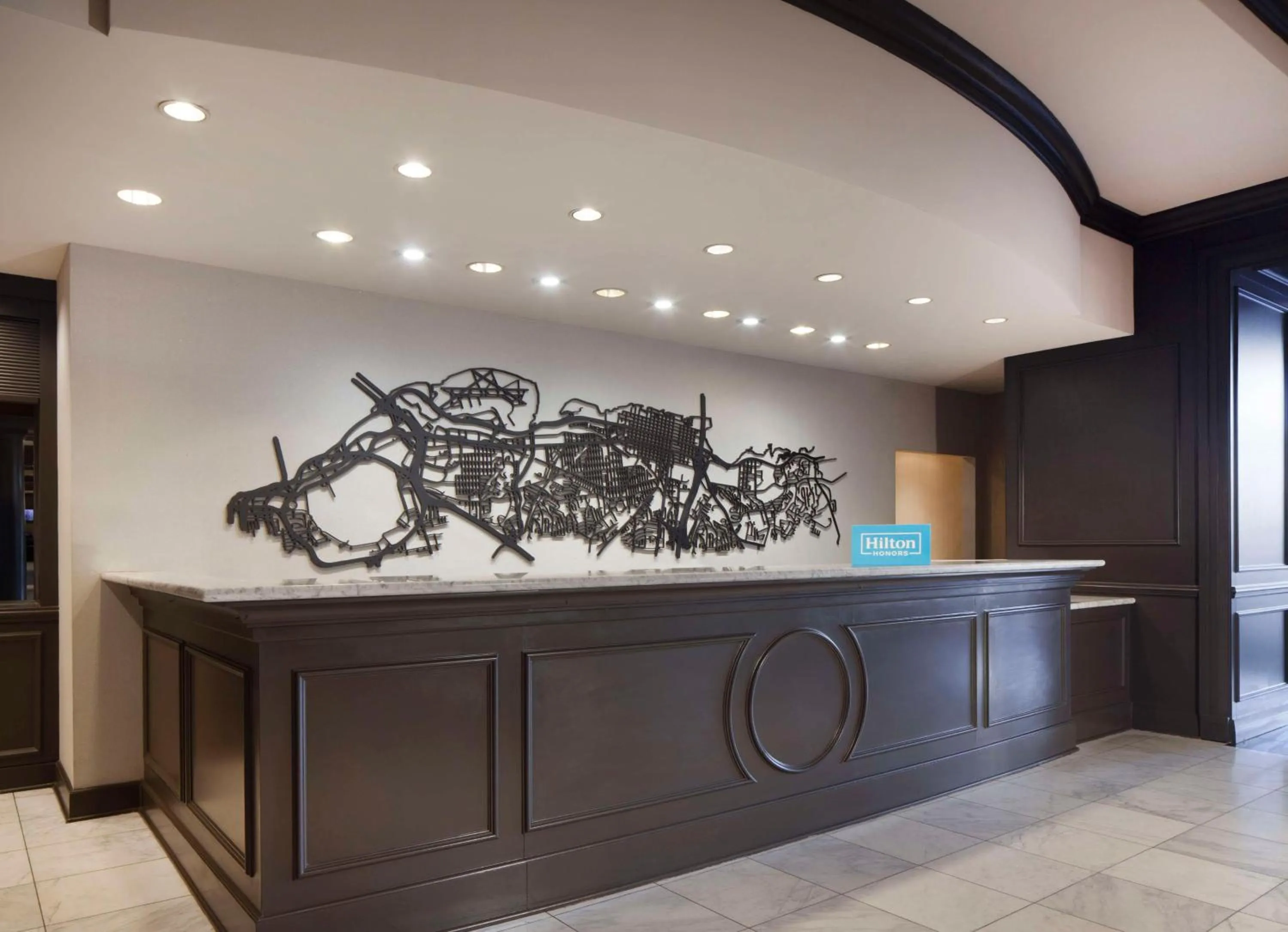 Lobby or reception in Hilton Alexandria Old Town