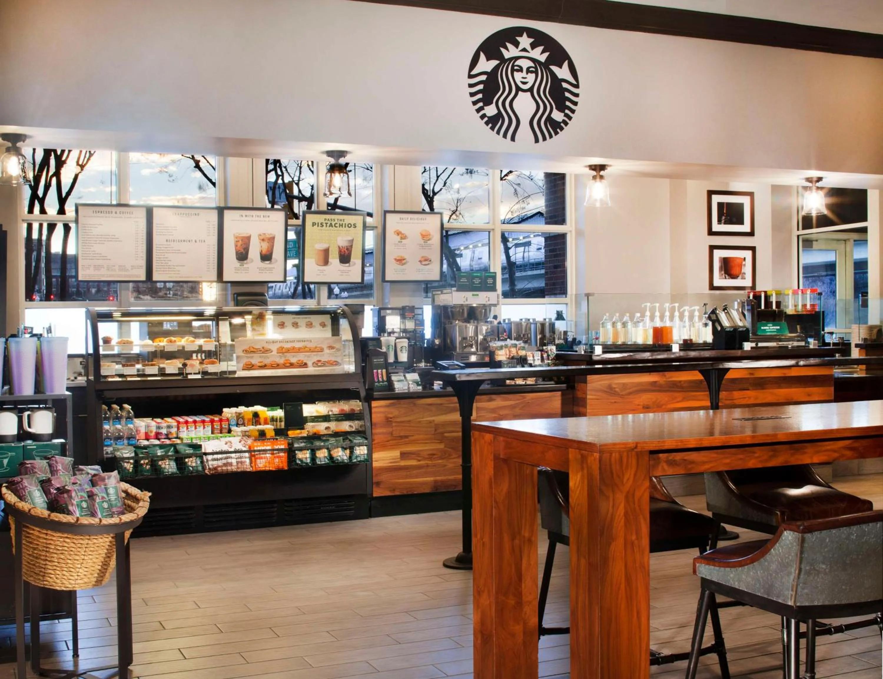 Restaurant/places to eat in Hilton Alexandria Old Town