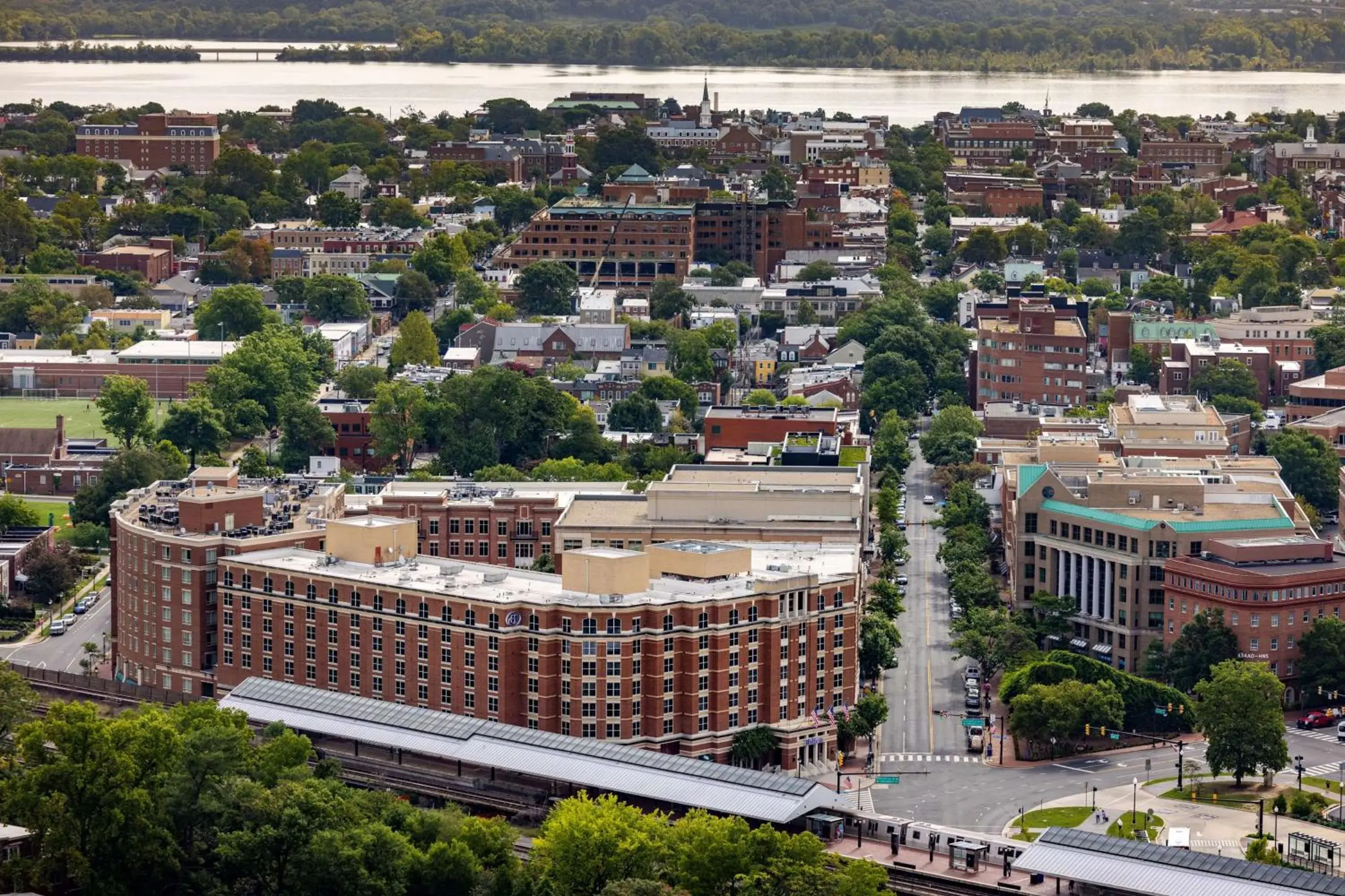 Property building in Hilton Alexandria Old Town Property building in Hilton Alexandria Old Town