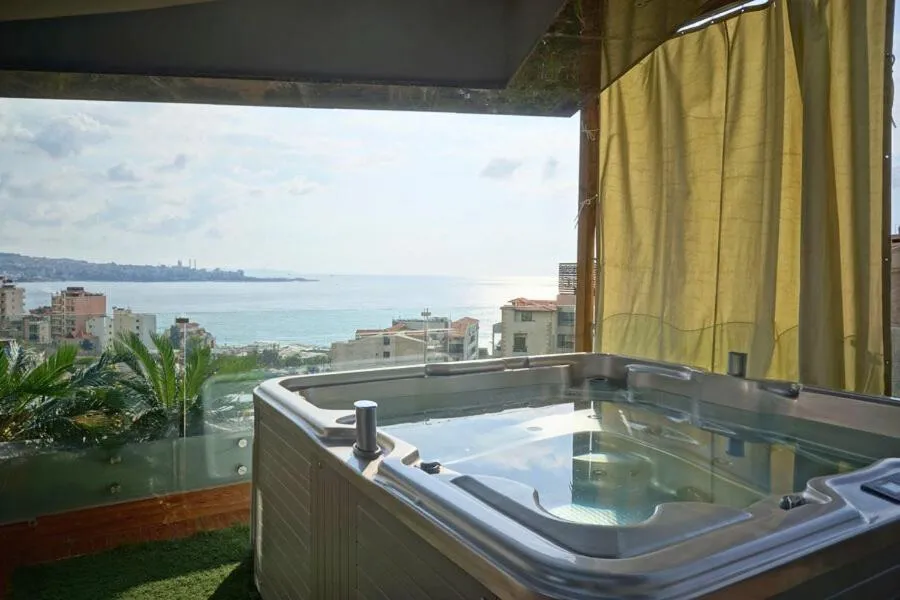 Hot Tub in Hotel Xperience