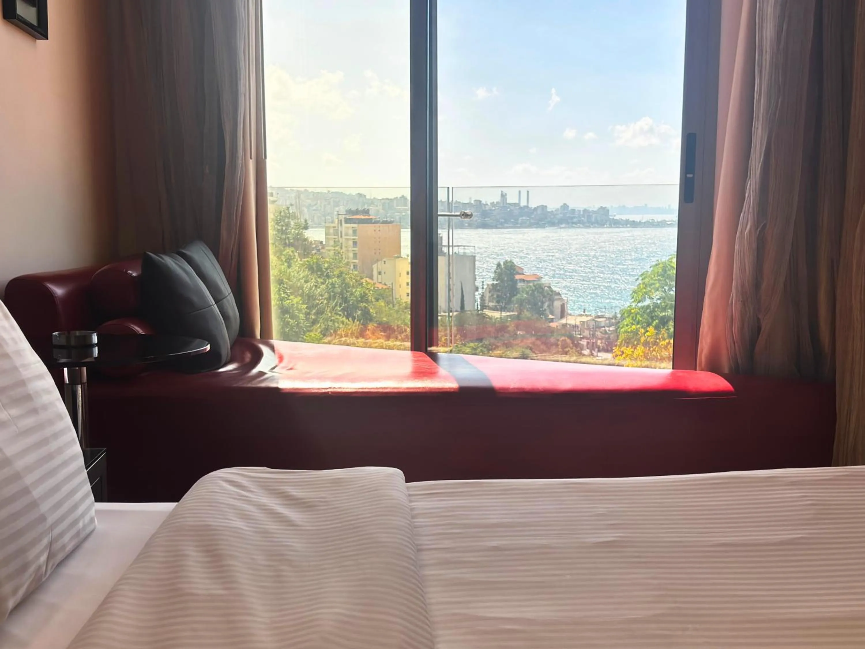 View (from property/room), Bed in Hotel Xperience
