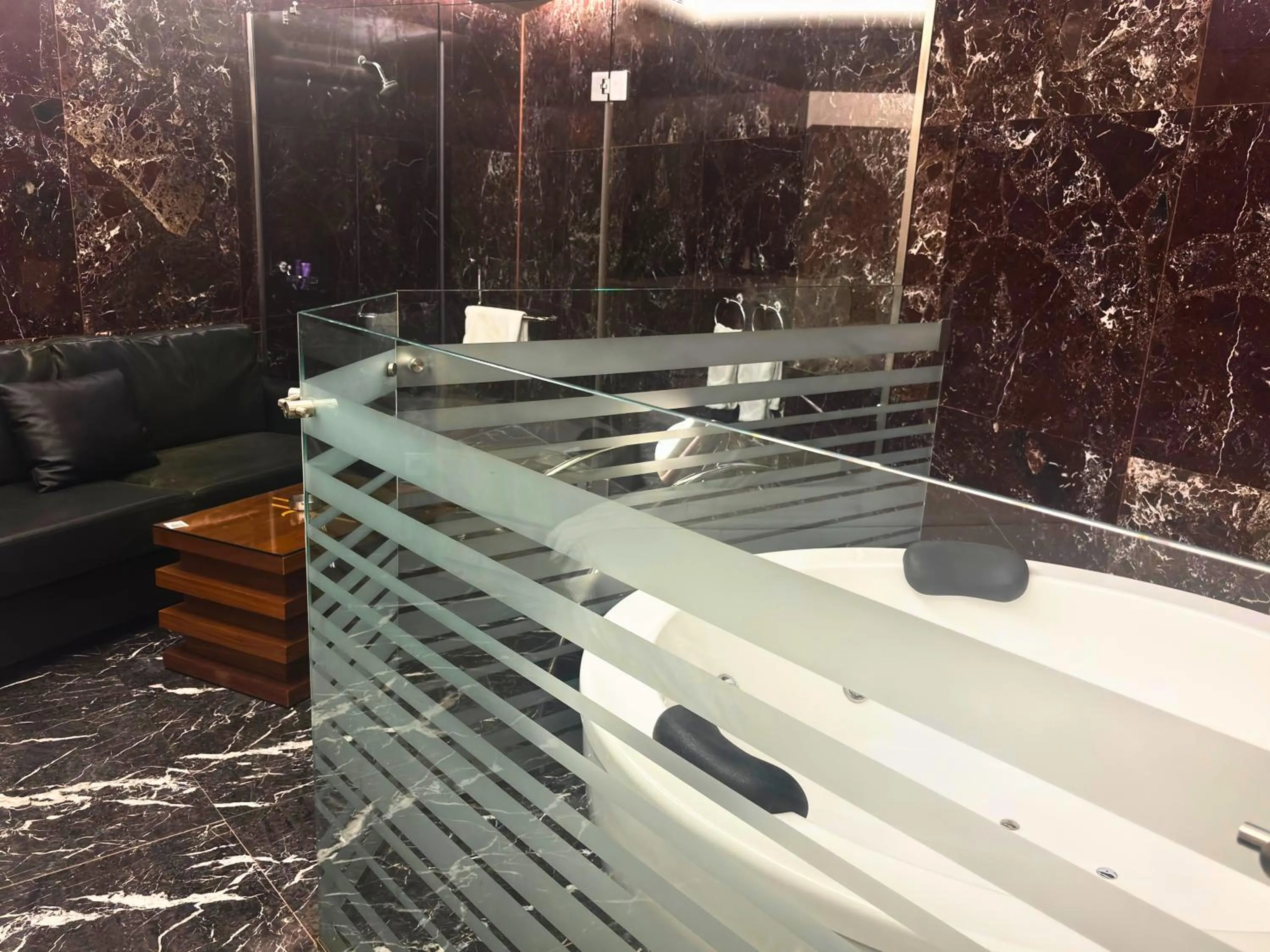 Hot Tub in Hotel Xperience