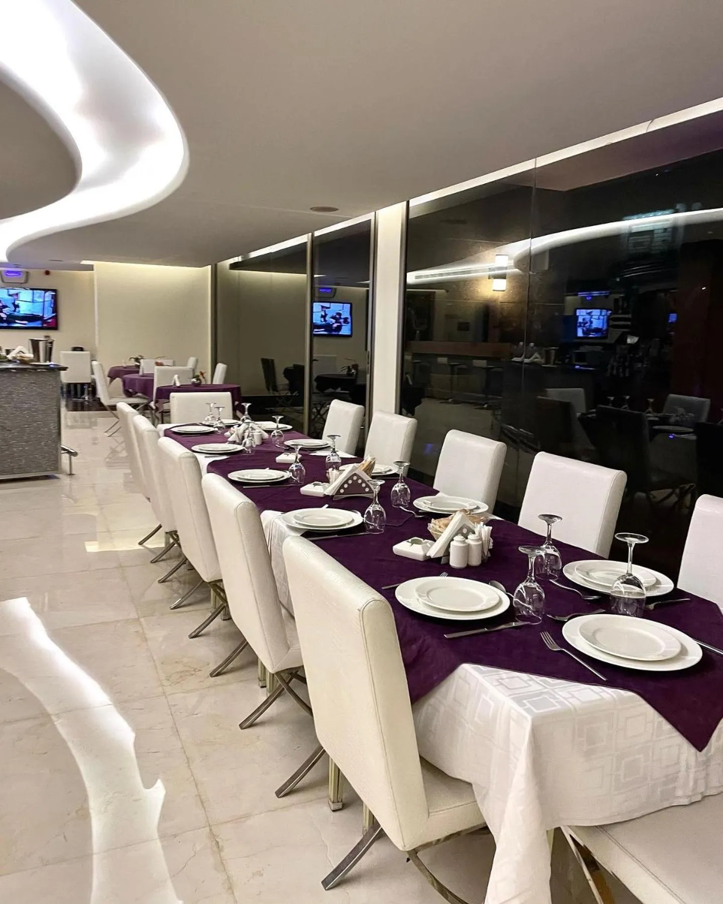 Restaurant/places to eat in Hotel Xperience