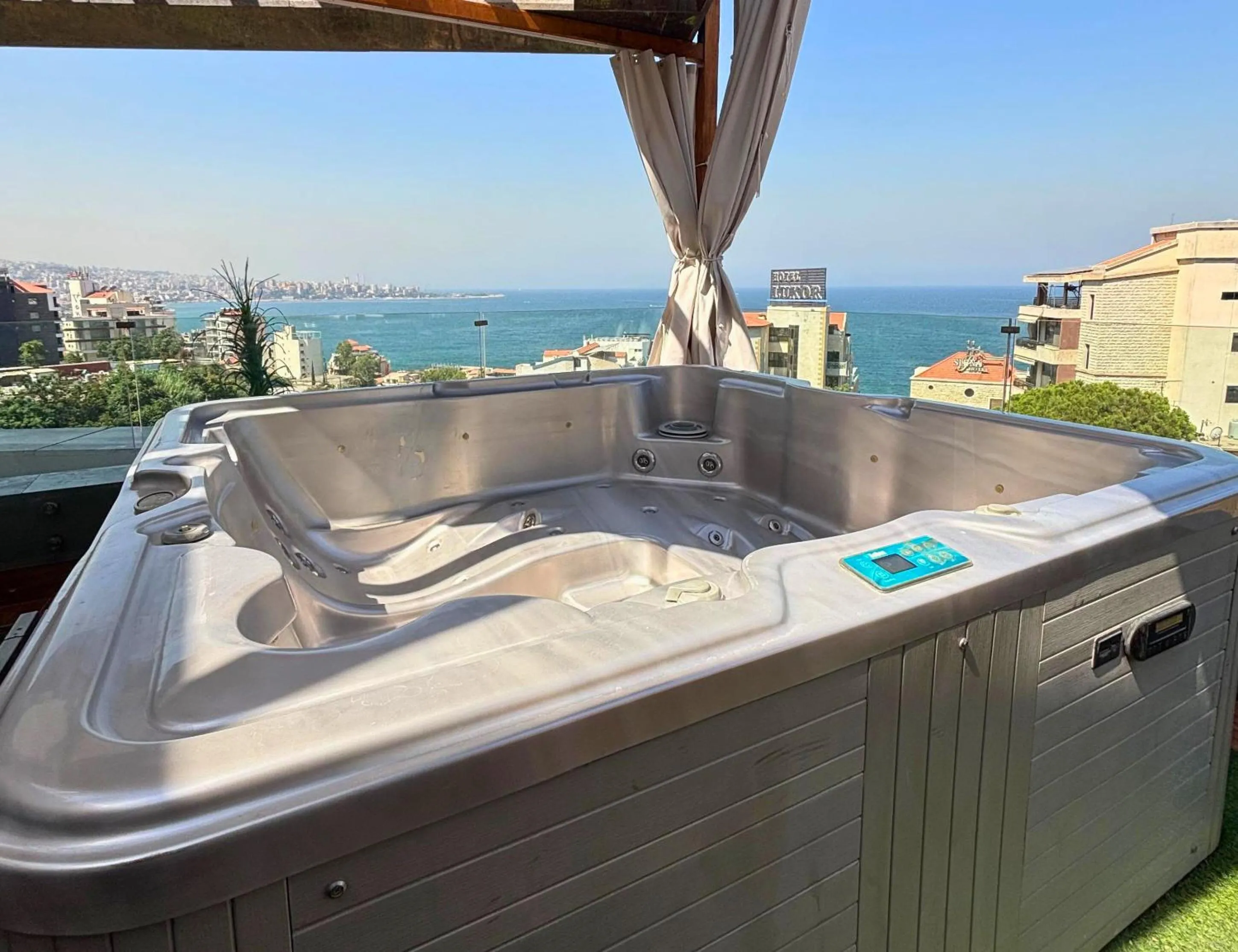 Hot Tub in Hotel Xperience
