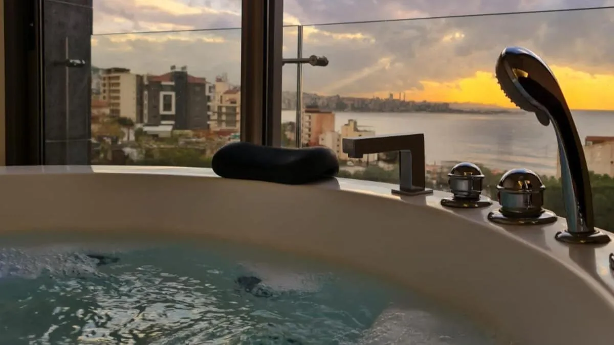 Hot Tub in Hotel Xperience