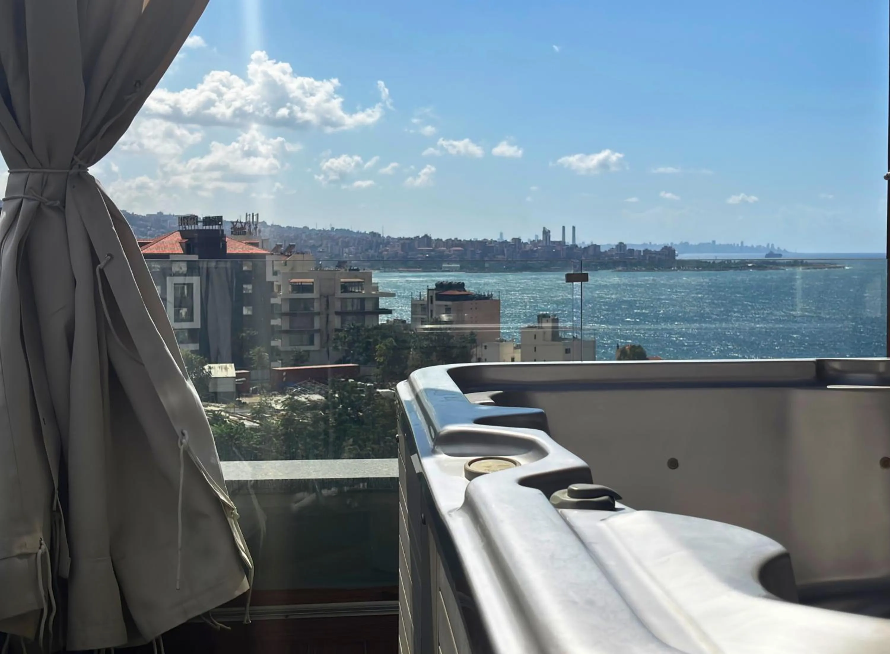 Hot Tub in Hotel Xperience