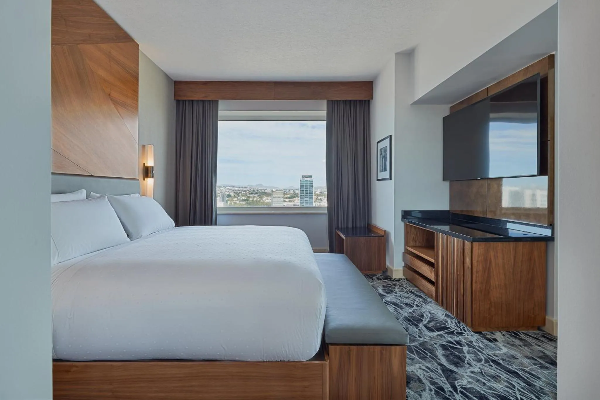 Photo of the whole room, Bed in Grand Fiesta Americana Guadalajara Country Club