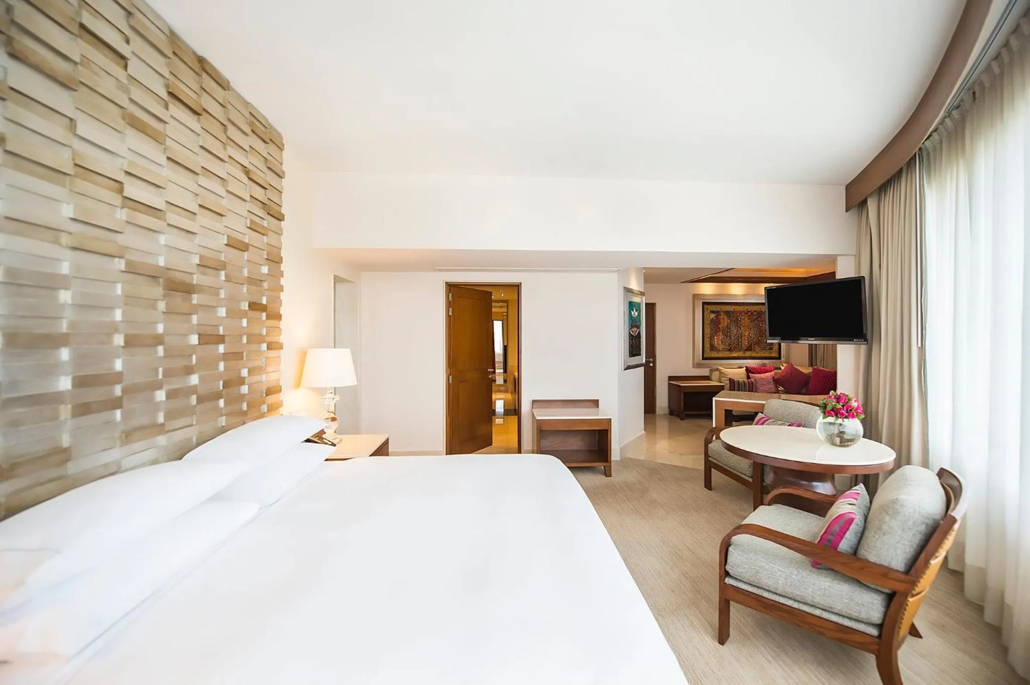 Photo of the whole room, Bed in Grand Fiesta Americana Guadalajara Country Club