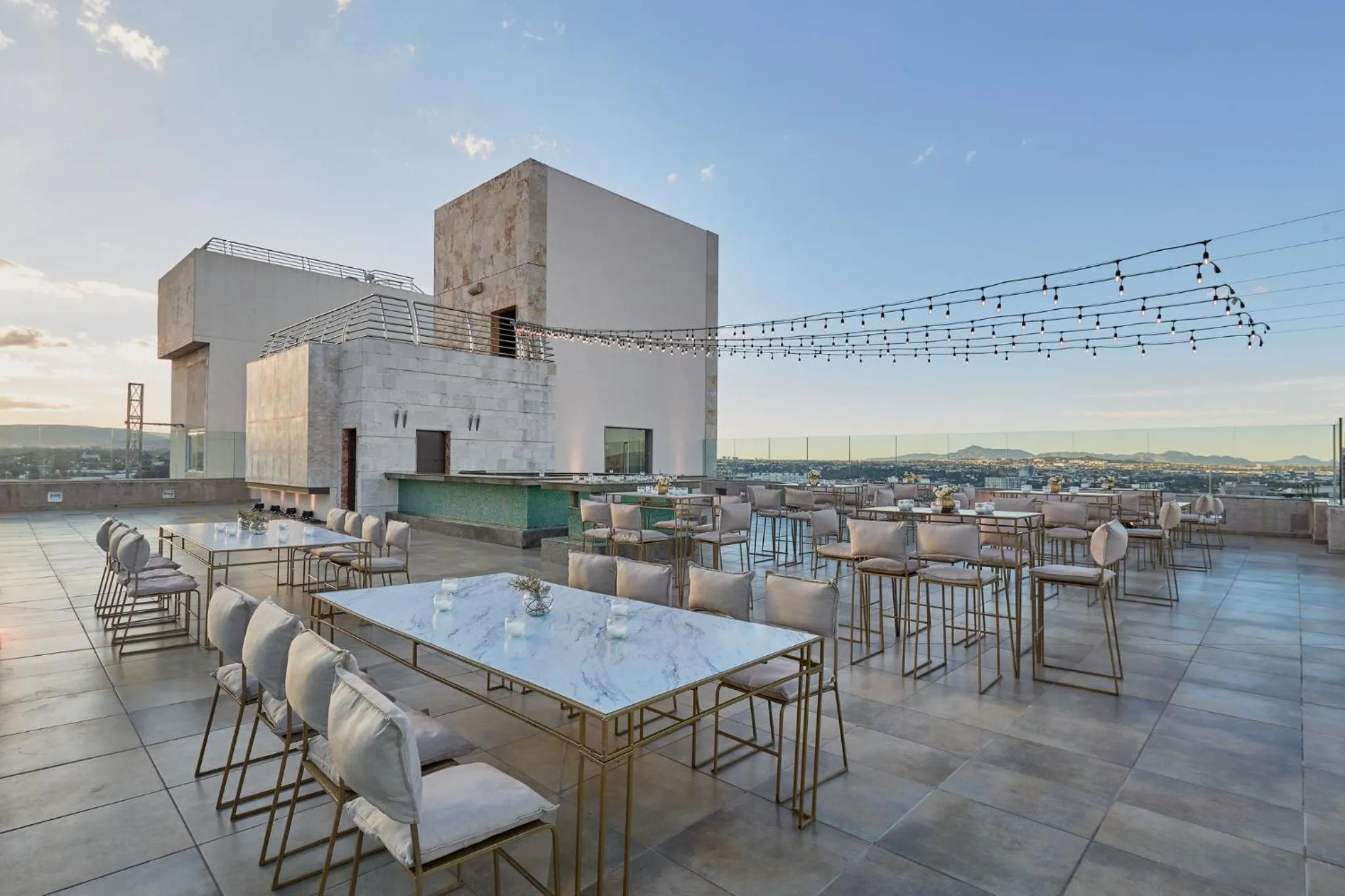 Lounge or bar in Grand Fiesta Americana Guadalajara Country Club