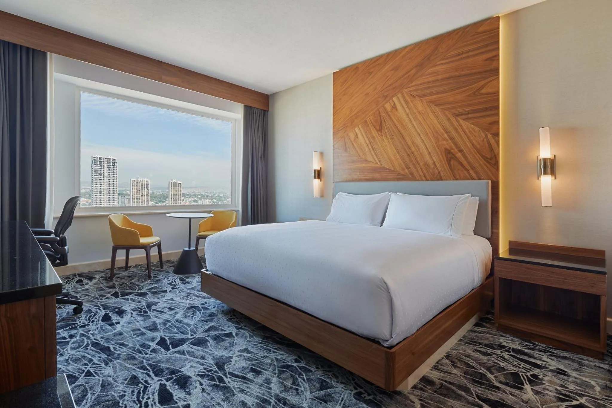 Photo of the whole room, Bed in Grand Fiesta Americana Guadalajara Country Club