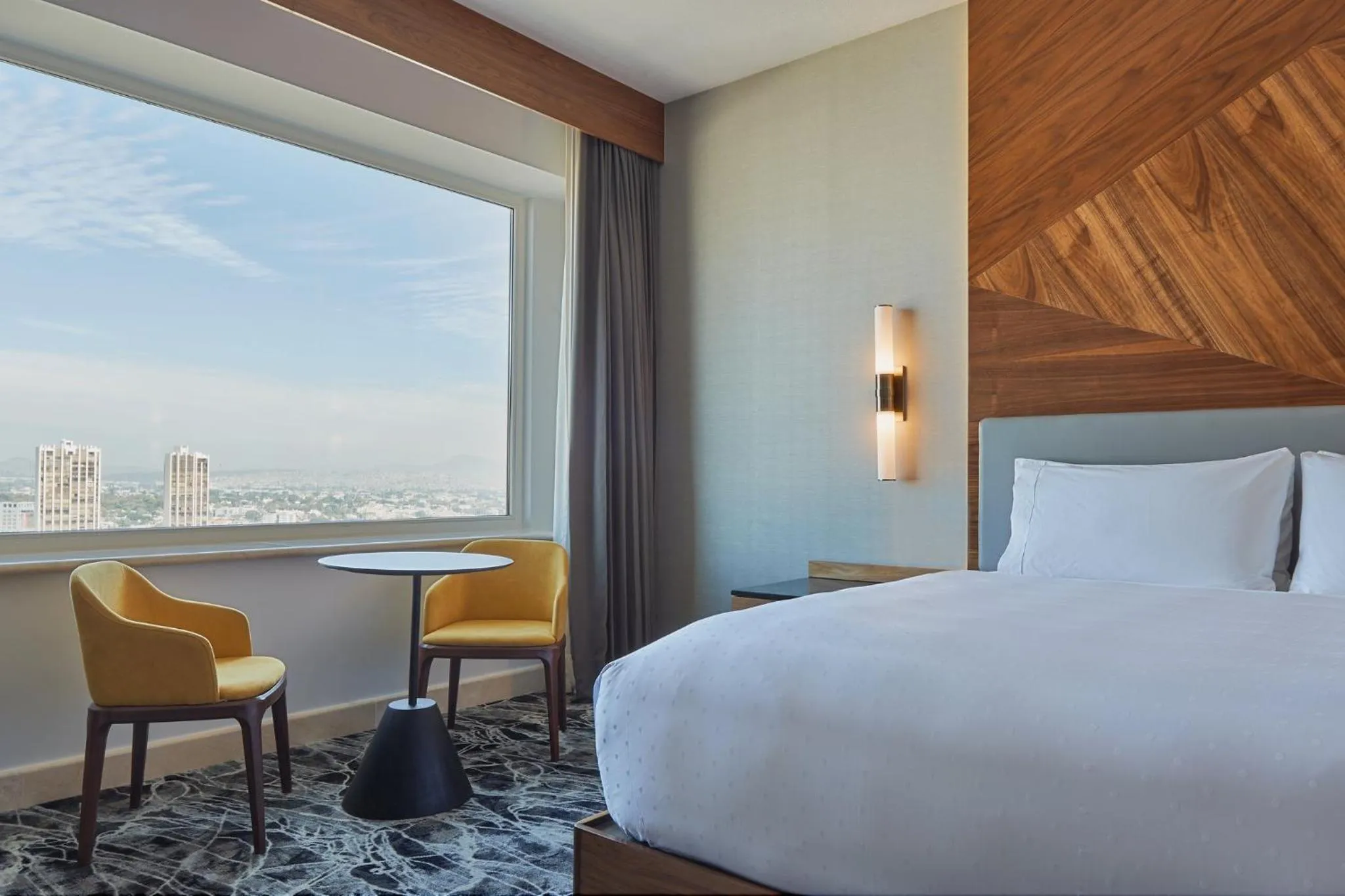 Photo of the whole room, Bed in Grand Fiesta Americana Guadalajara Country Club