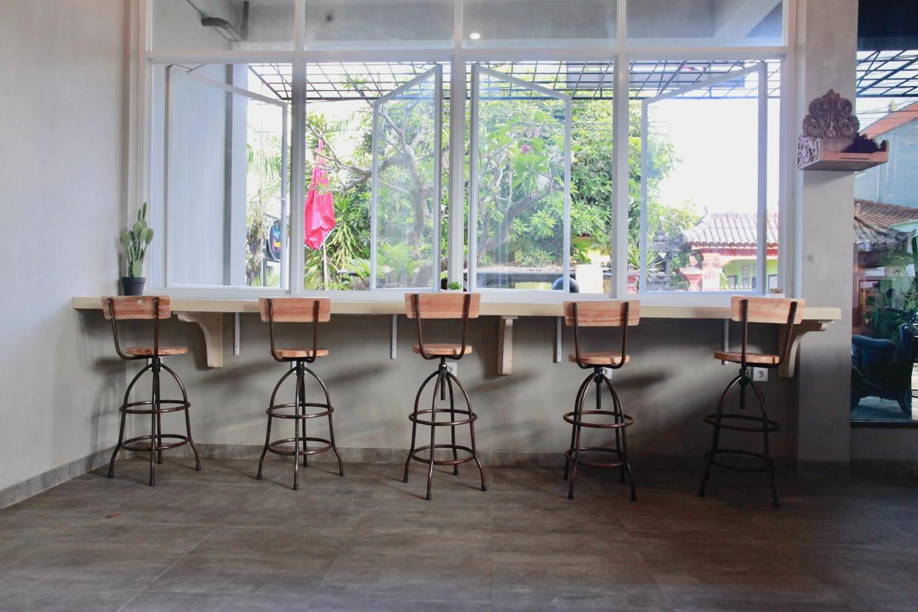 Business facilities in Beach Hut Hostel