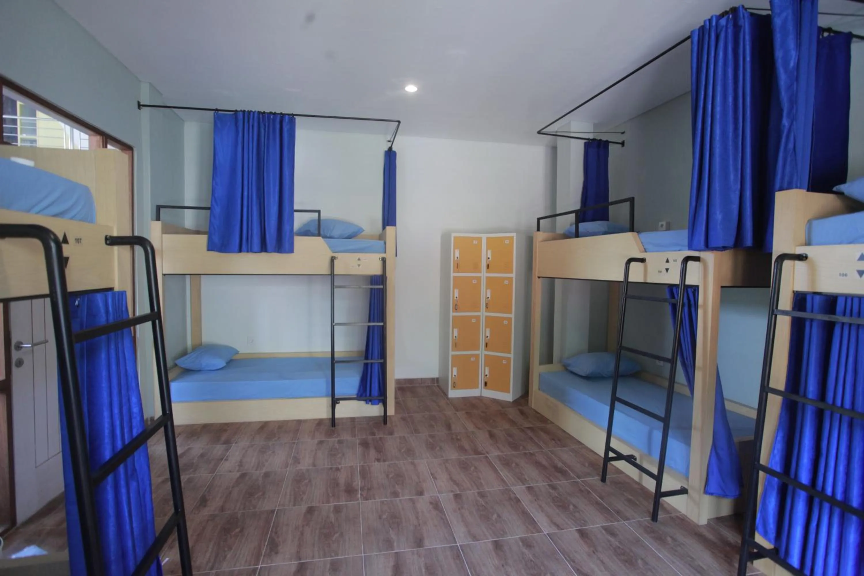 Bed in Beach Hut Hostel