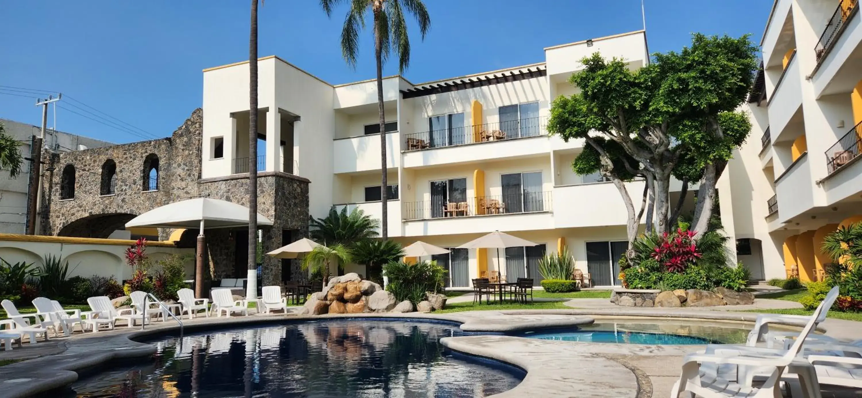 Property building in Casa Francisco Property building in Casa Francisco