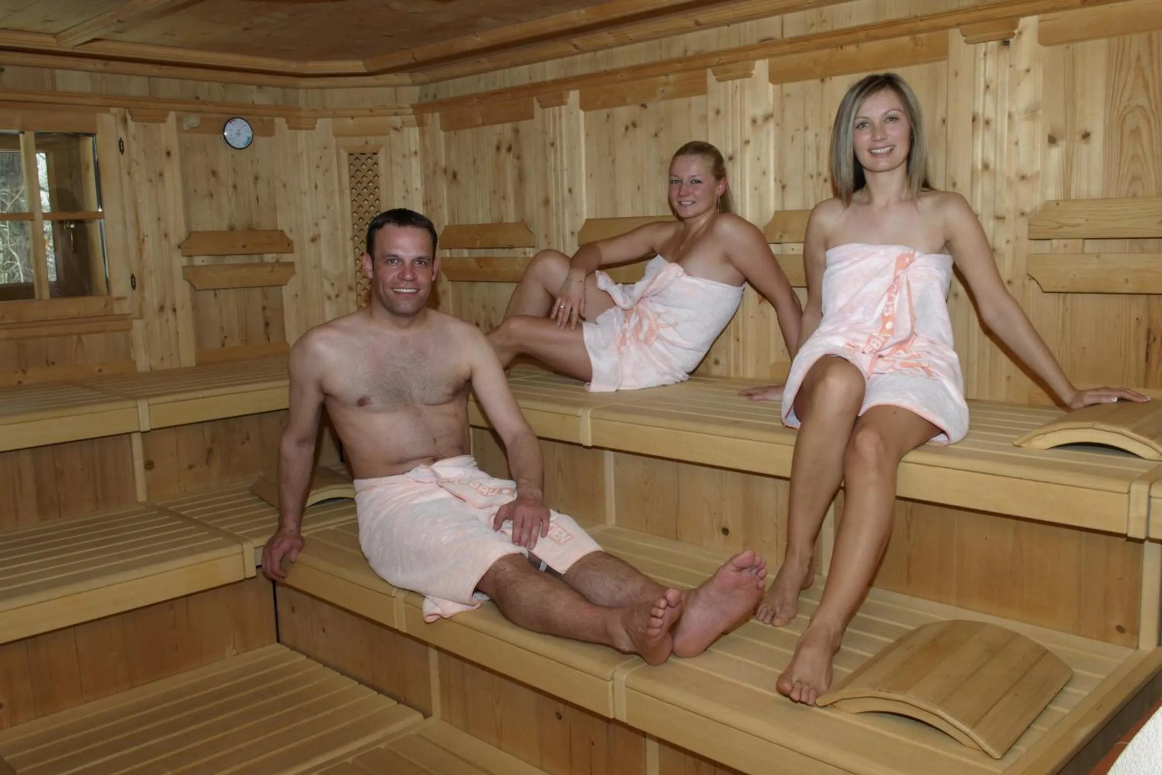 People in Hotel Zebru