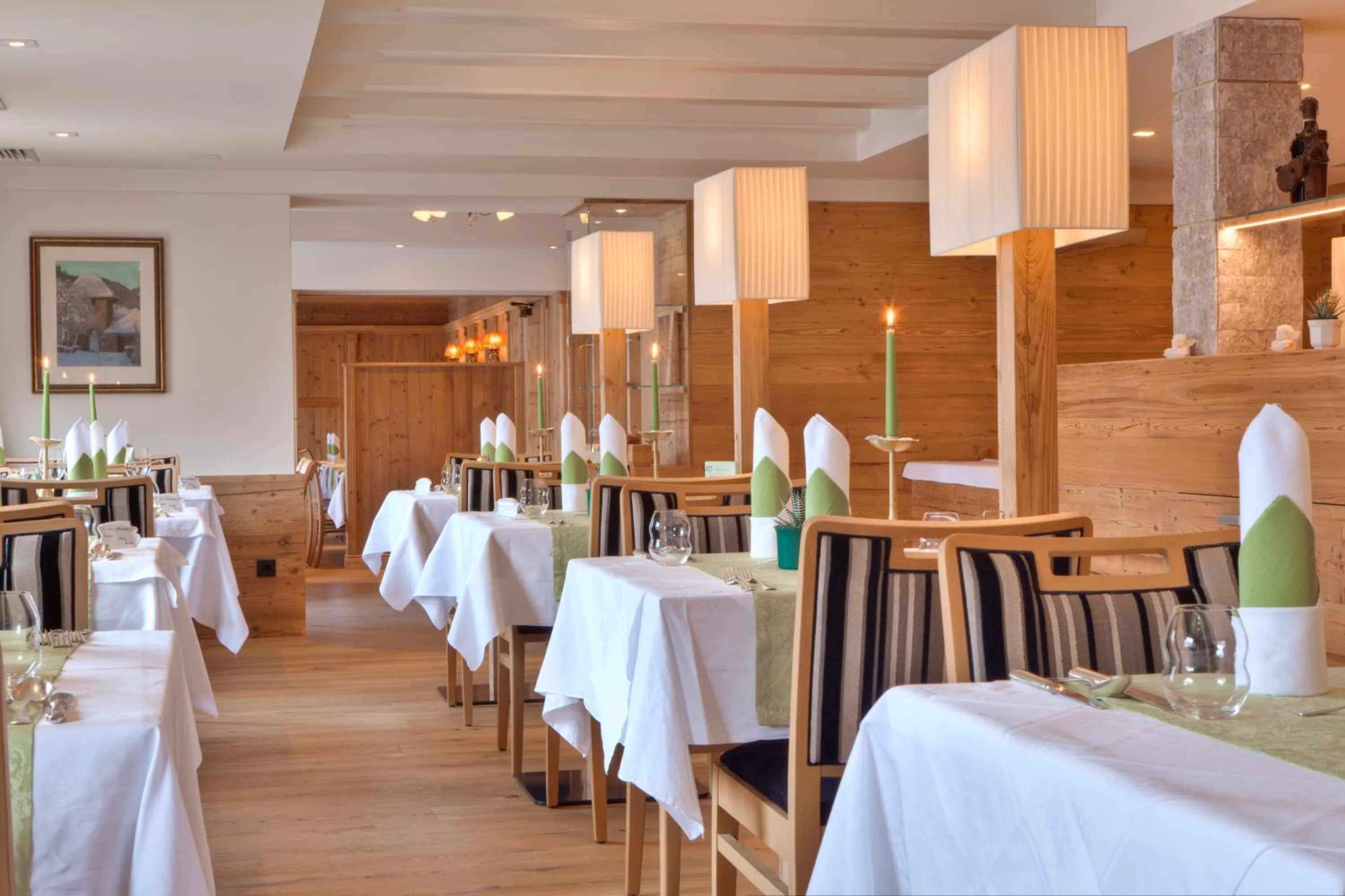 Restaurant/places to eat in Hotel Zebru