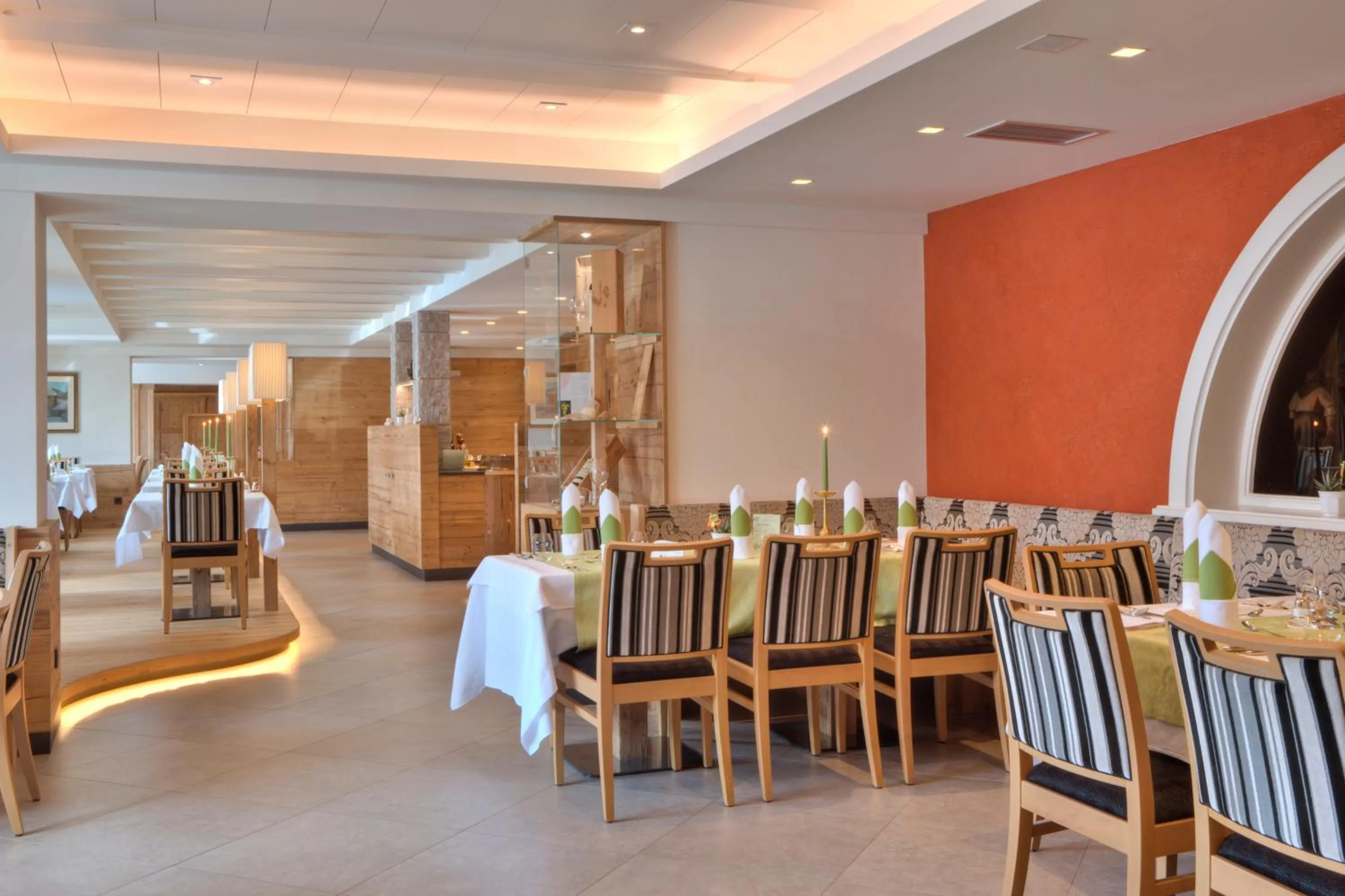 Restaurant/places to eat in Hotel Zebru