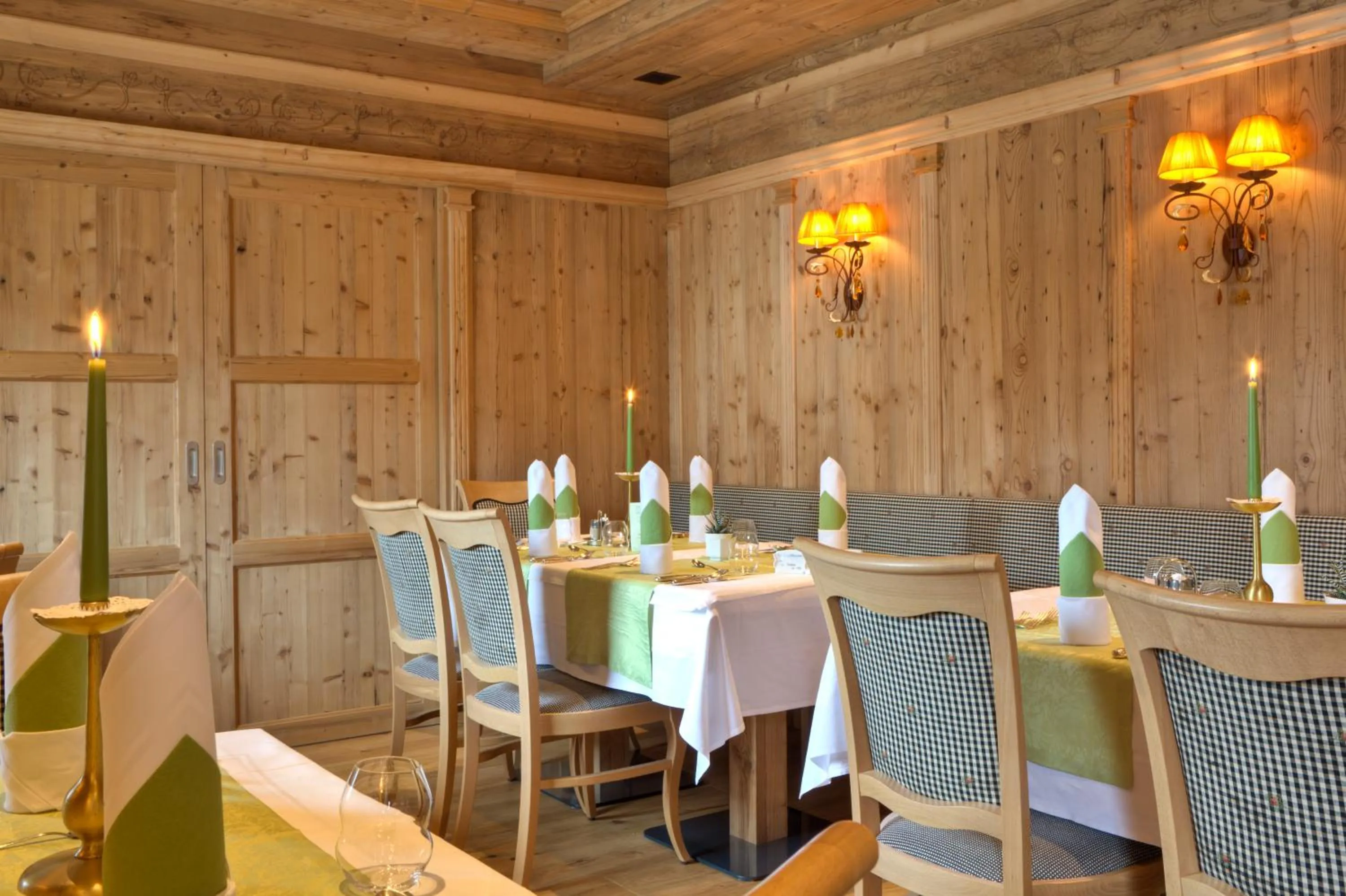 Restaurant/places to eat in Hotel Zebru