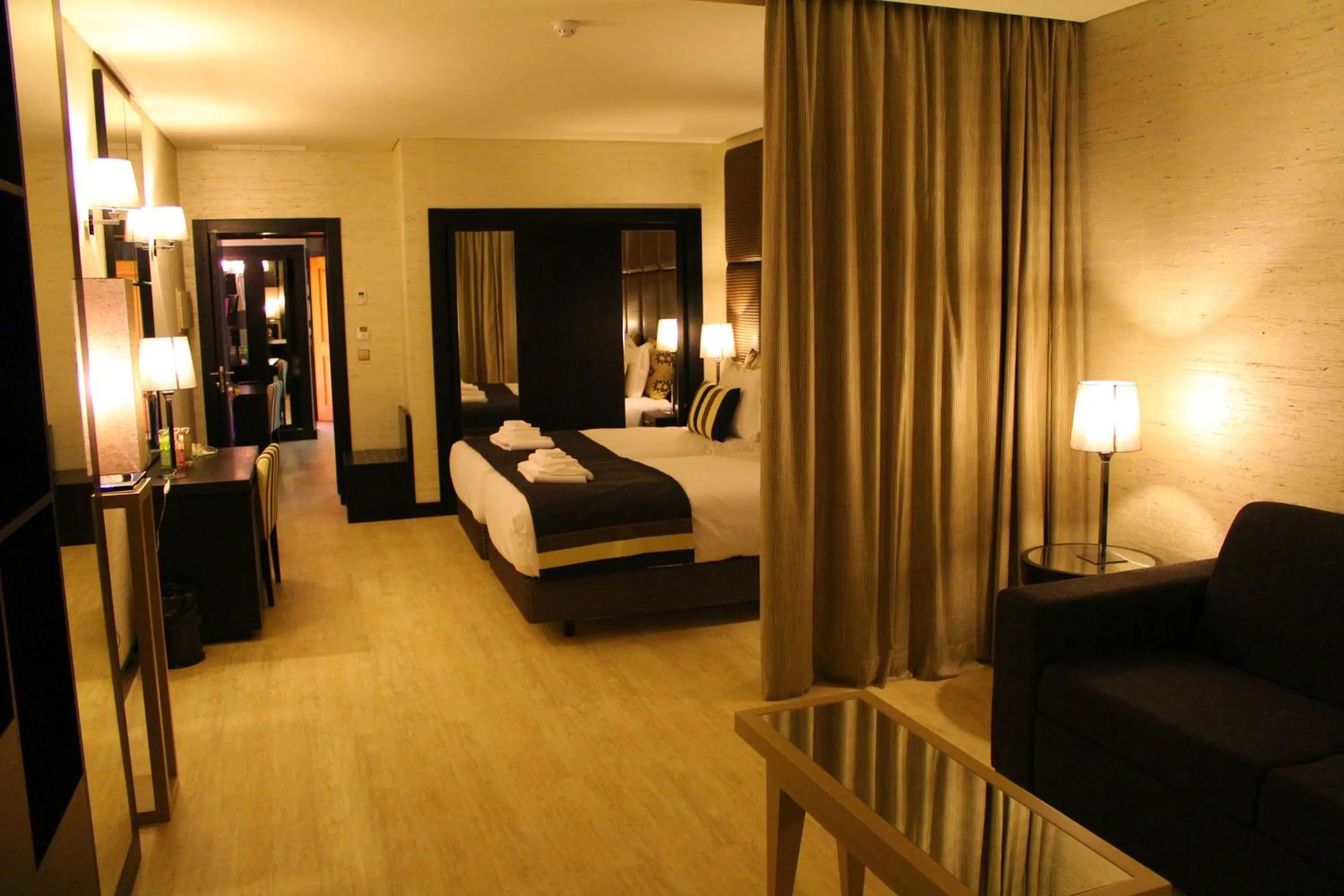 Seating area, Bed in Alambique - Hotel Resort & Spa