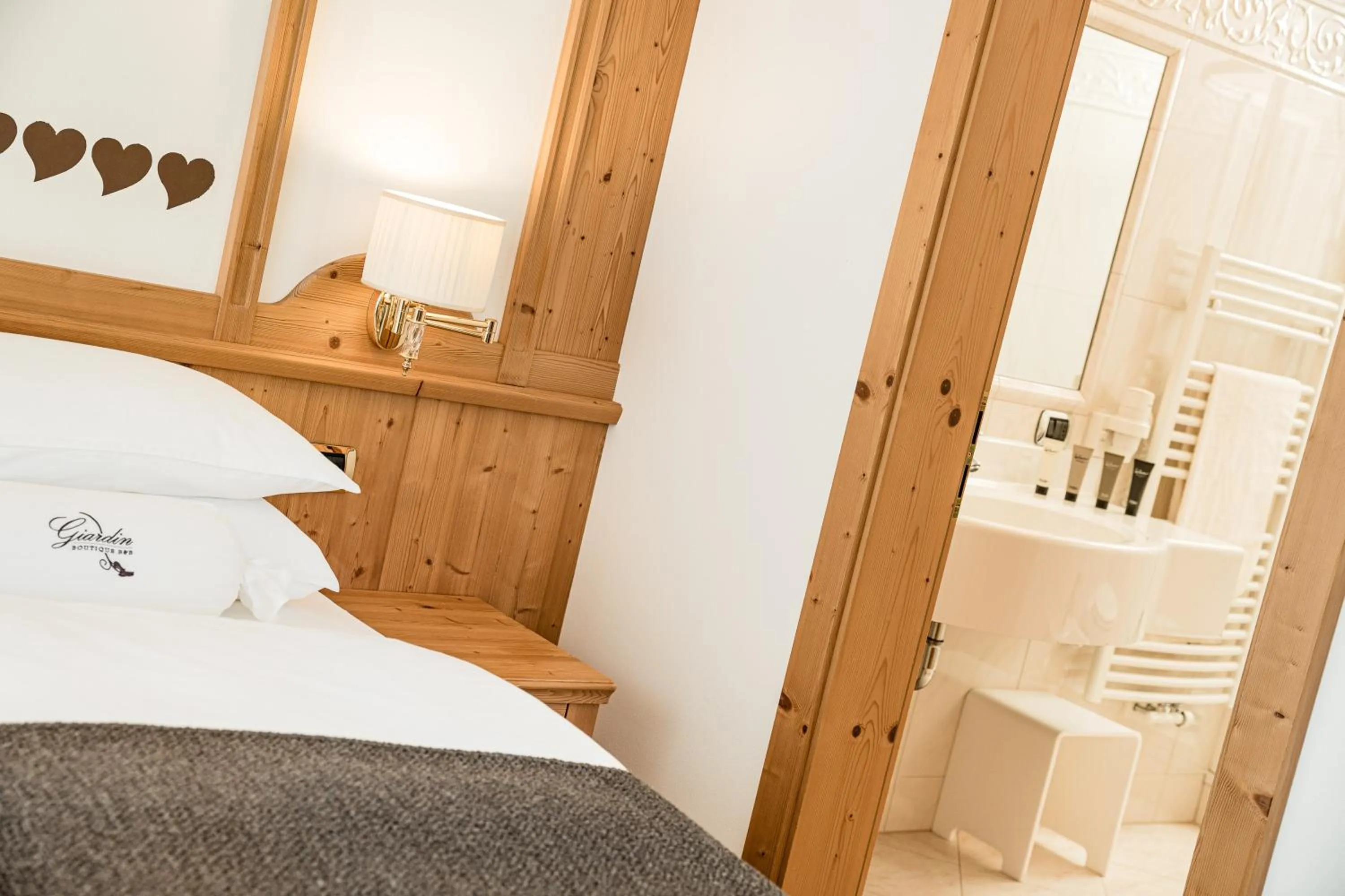 Bathroom, Bed in Giardin Boutique Hotel B&B