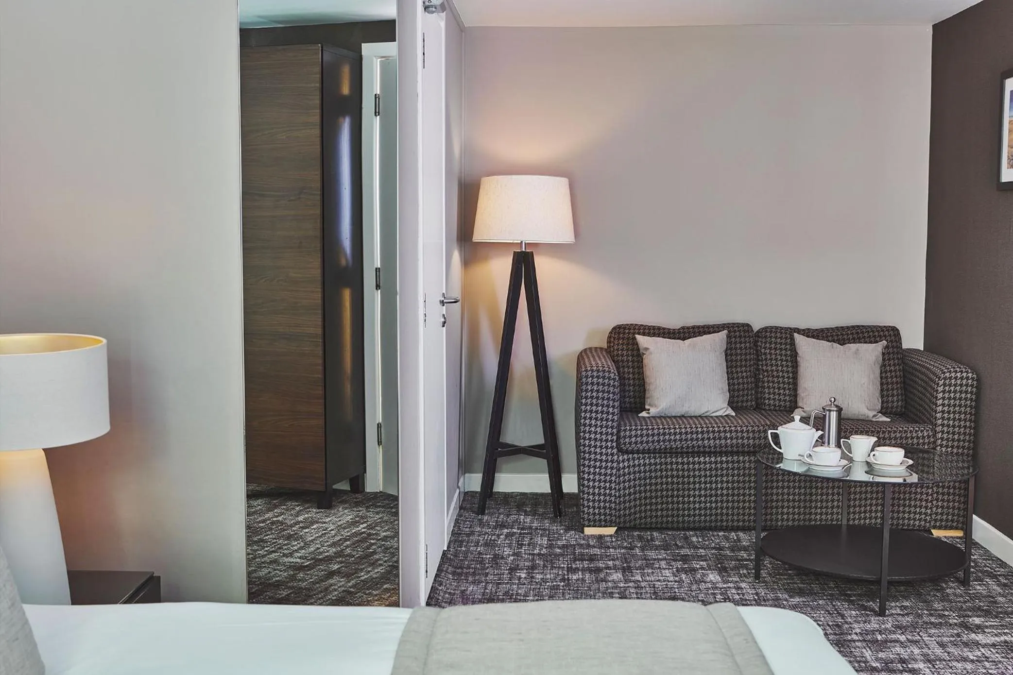 Seating area, Bed in The Ranald Hotel