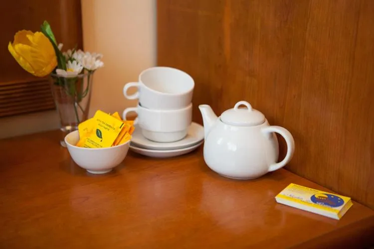 Food and drinks in Nights In Rome