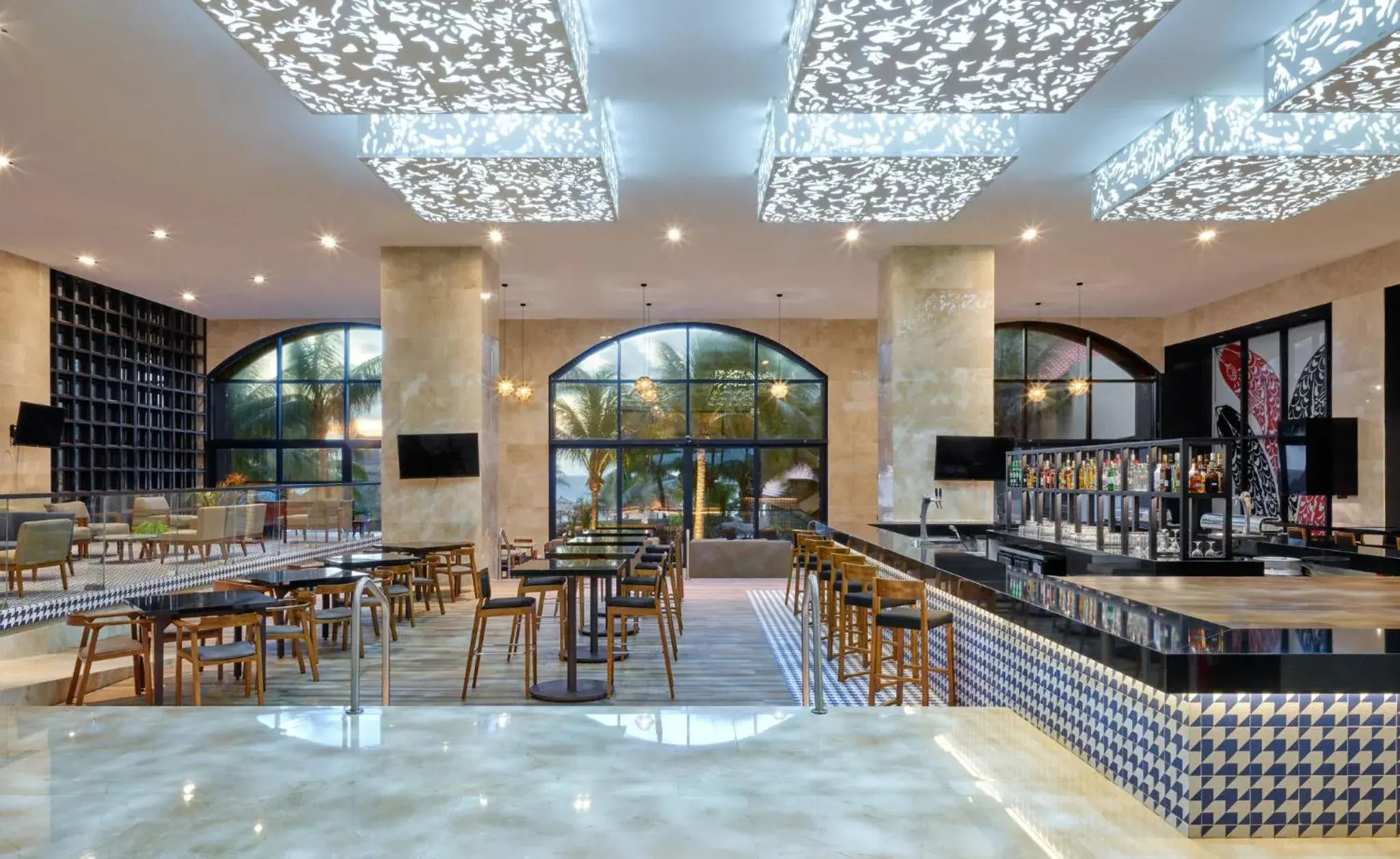 Lounge or bar in Fiesta Americana Condesa Cancun - All Inclusive Lounge or bar in Fiesta Americana Condesa Cancun - All Inclusive