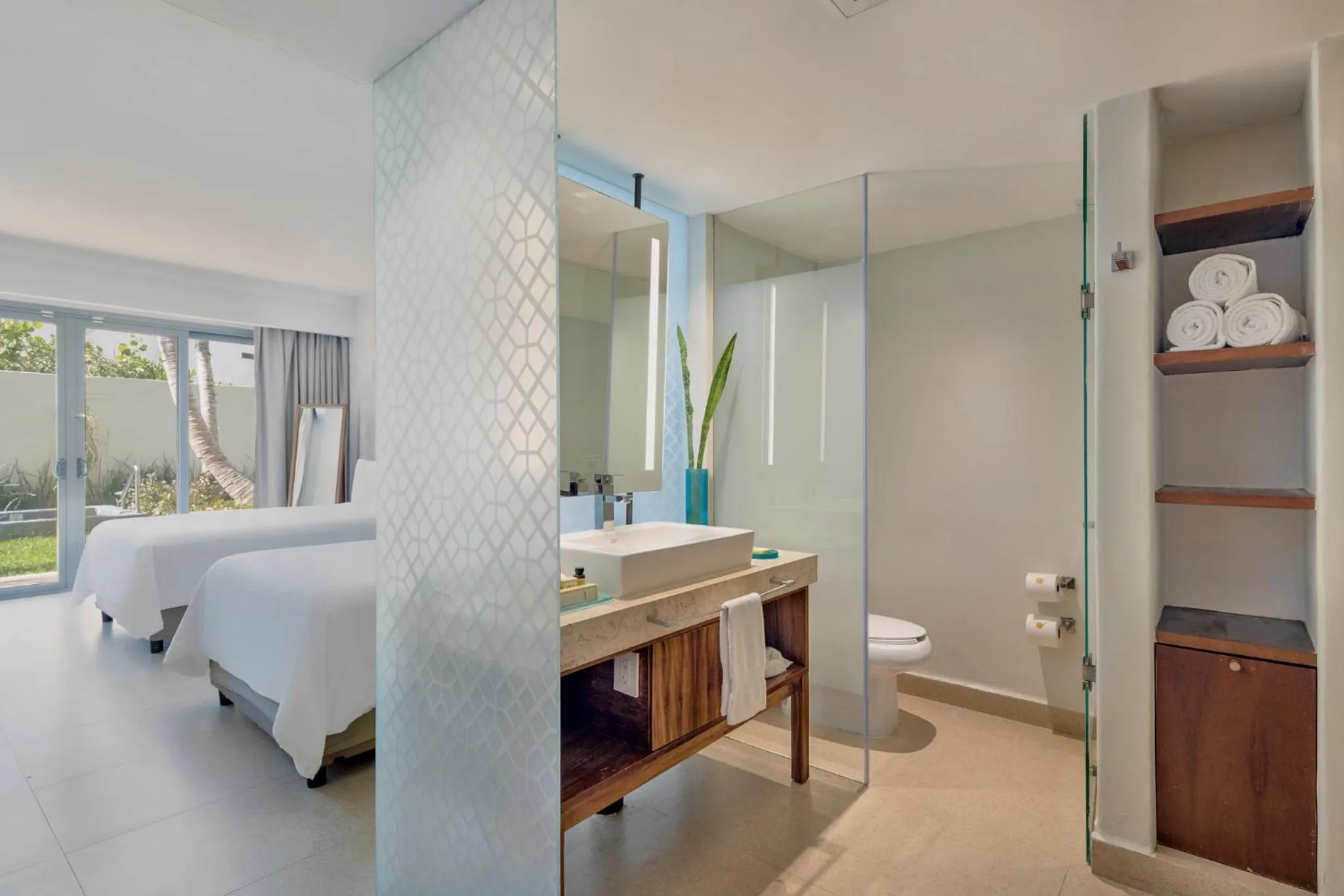 Photo of the whole room, Bed in Fiesta Americana Condesa Cancun - All Inclusive