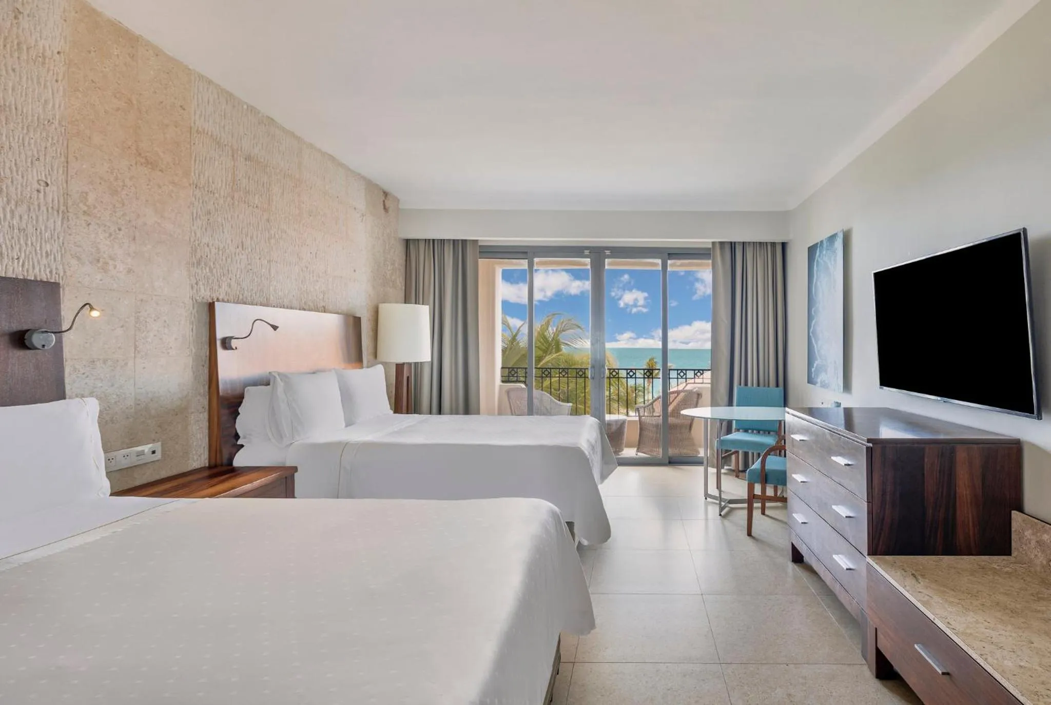 Photo of the whole room, Bed in Fiesta Americana Condesa Cancun - All Inclusive