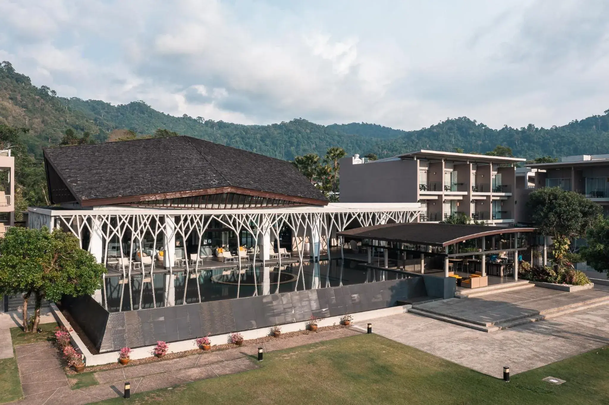 Lobby or reception in The Sands Khao Lak by Katathani - SHA Extra Plus Lobby or reception in The Sands Khao Lak by Katathani - SHA Extra Plus