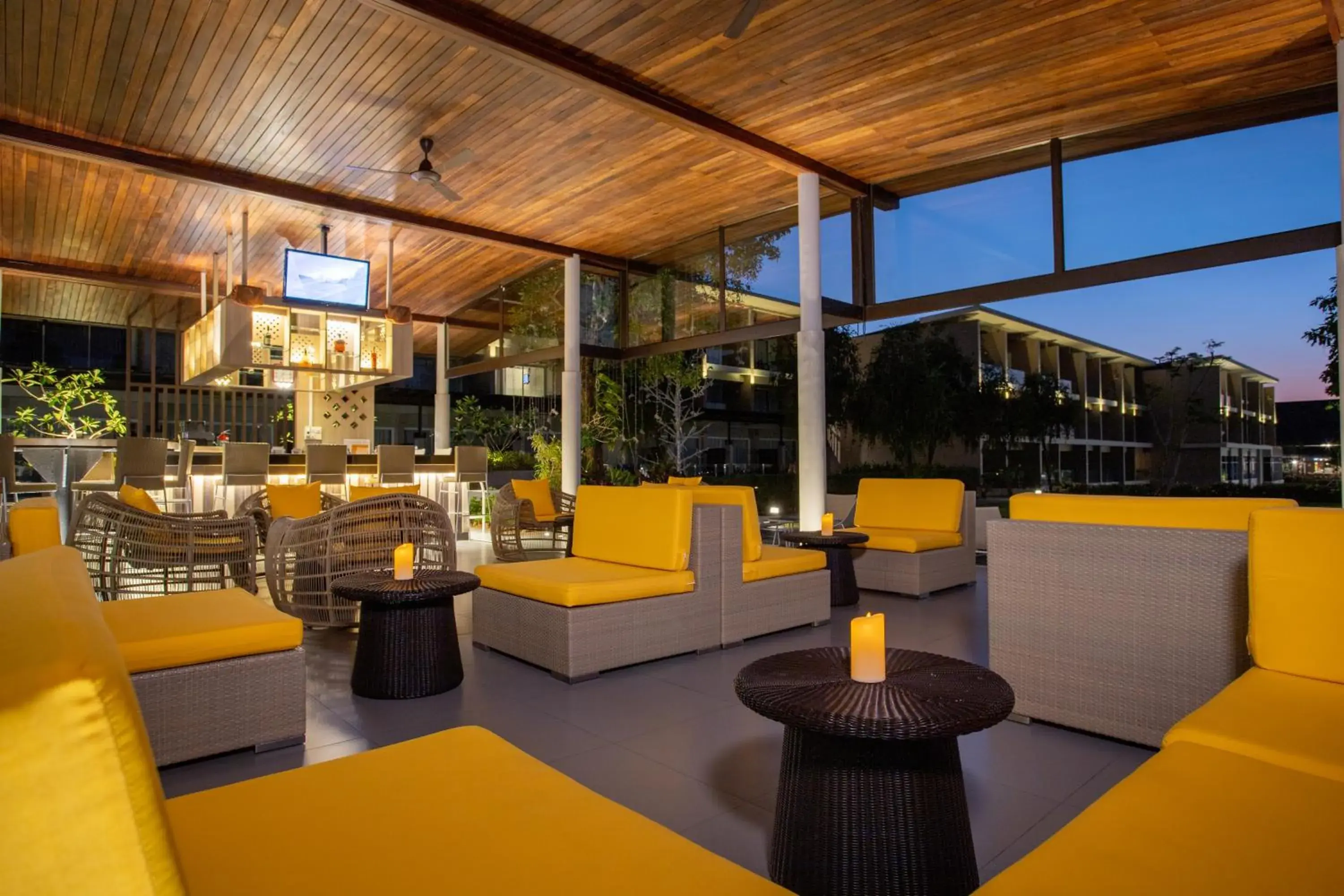 Lounge or bar in The Sands Khao Lak by Katathani - SHA Extra Plus Lounge or bar in The Sands Khao Lak by Katathani - SHA Extra Plus