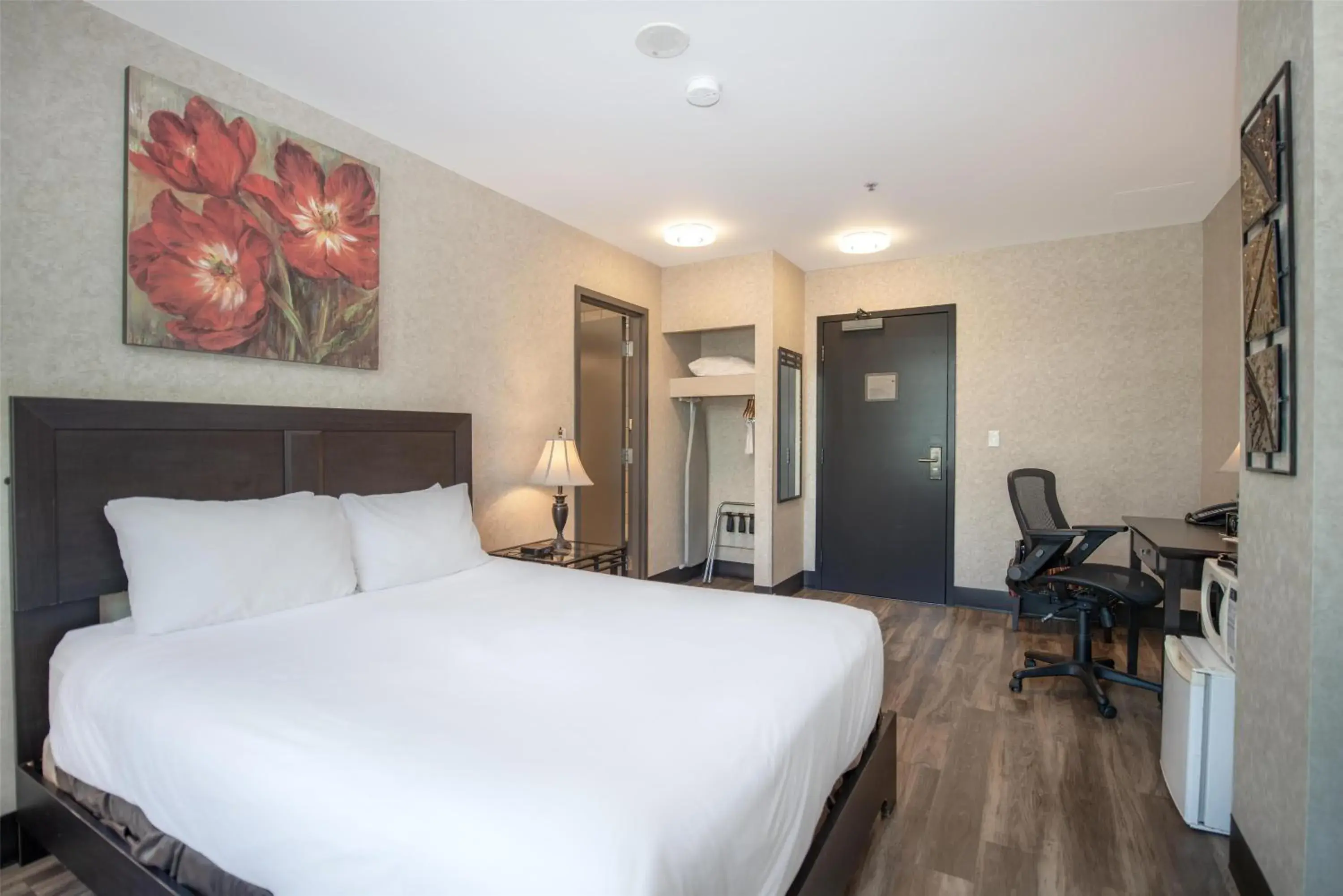 Bedroom, Bed in Coast Lonsdale Quay Hotel Bedroom, Bed in Coast Lonsdale Quay Hotel